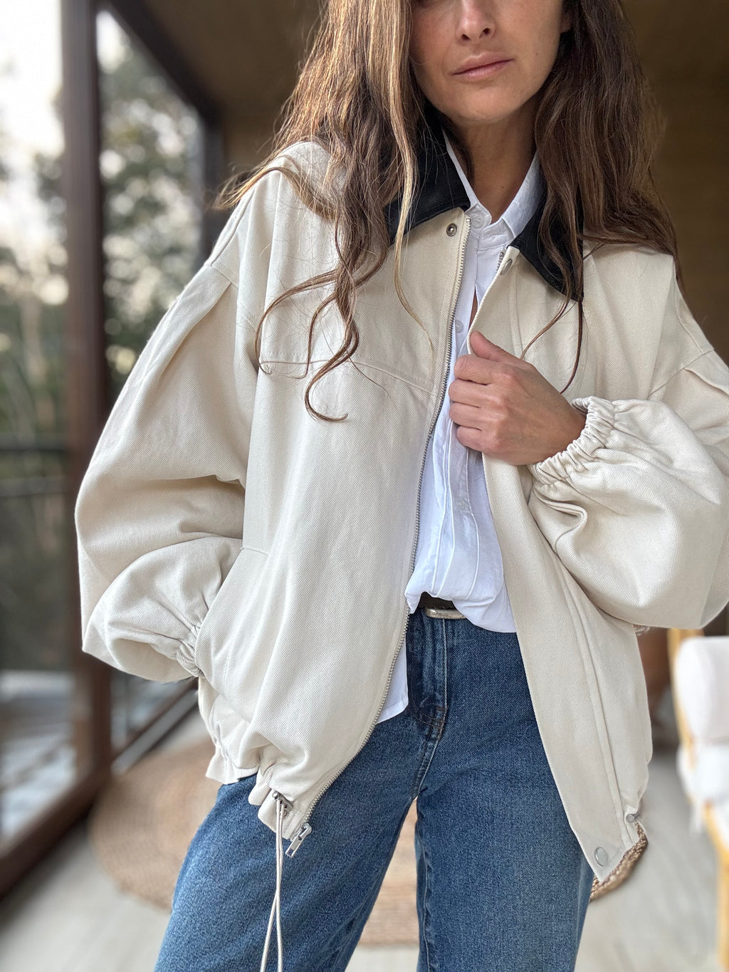 Chaqueta cuello negro