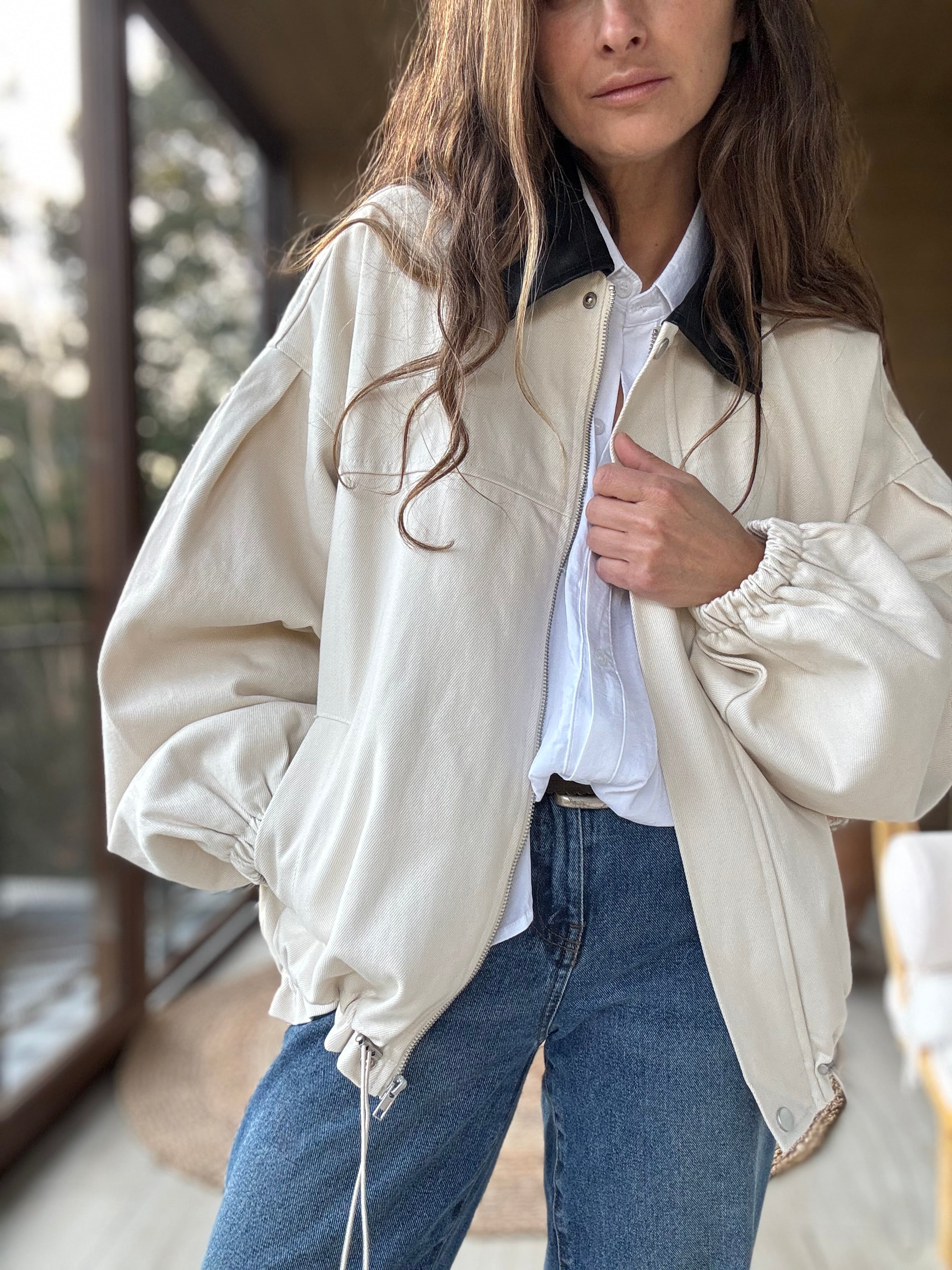 Chaqueta cuello negro