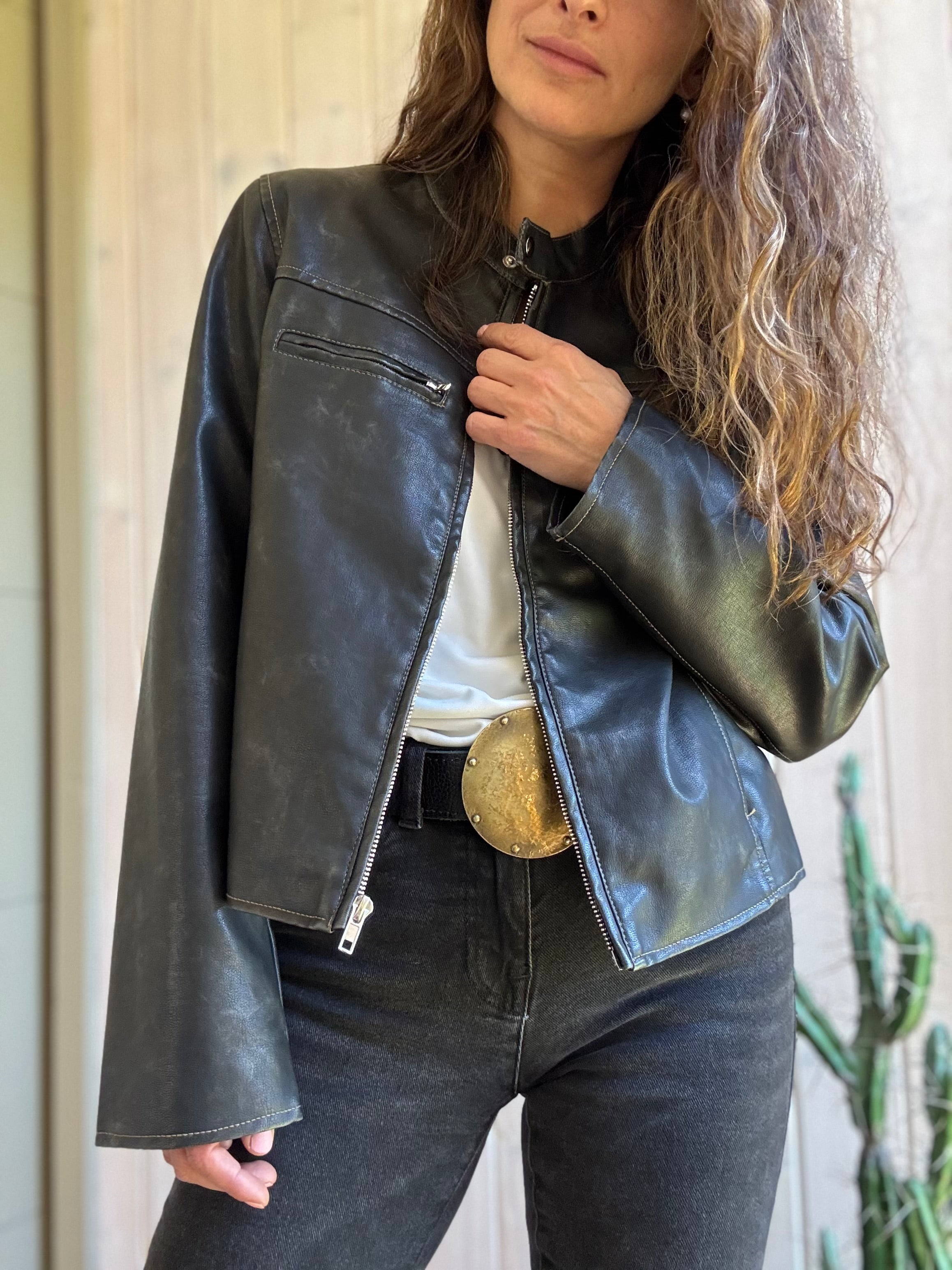 Chaqueta eco cuero cuello mano negro desgastado