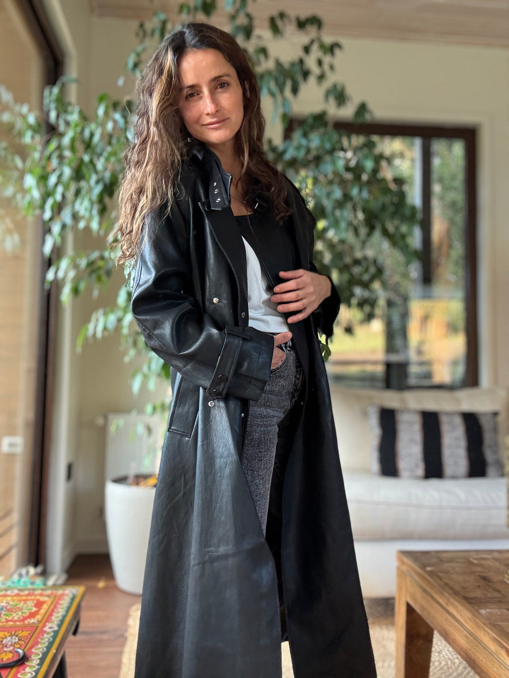 Abrigo eco cuero negro impermeable