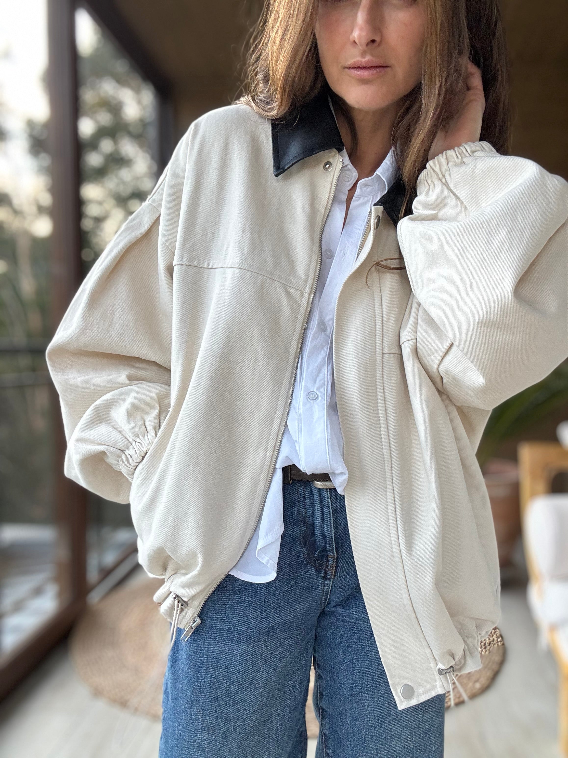 Chaqueta cuello negro