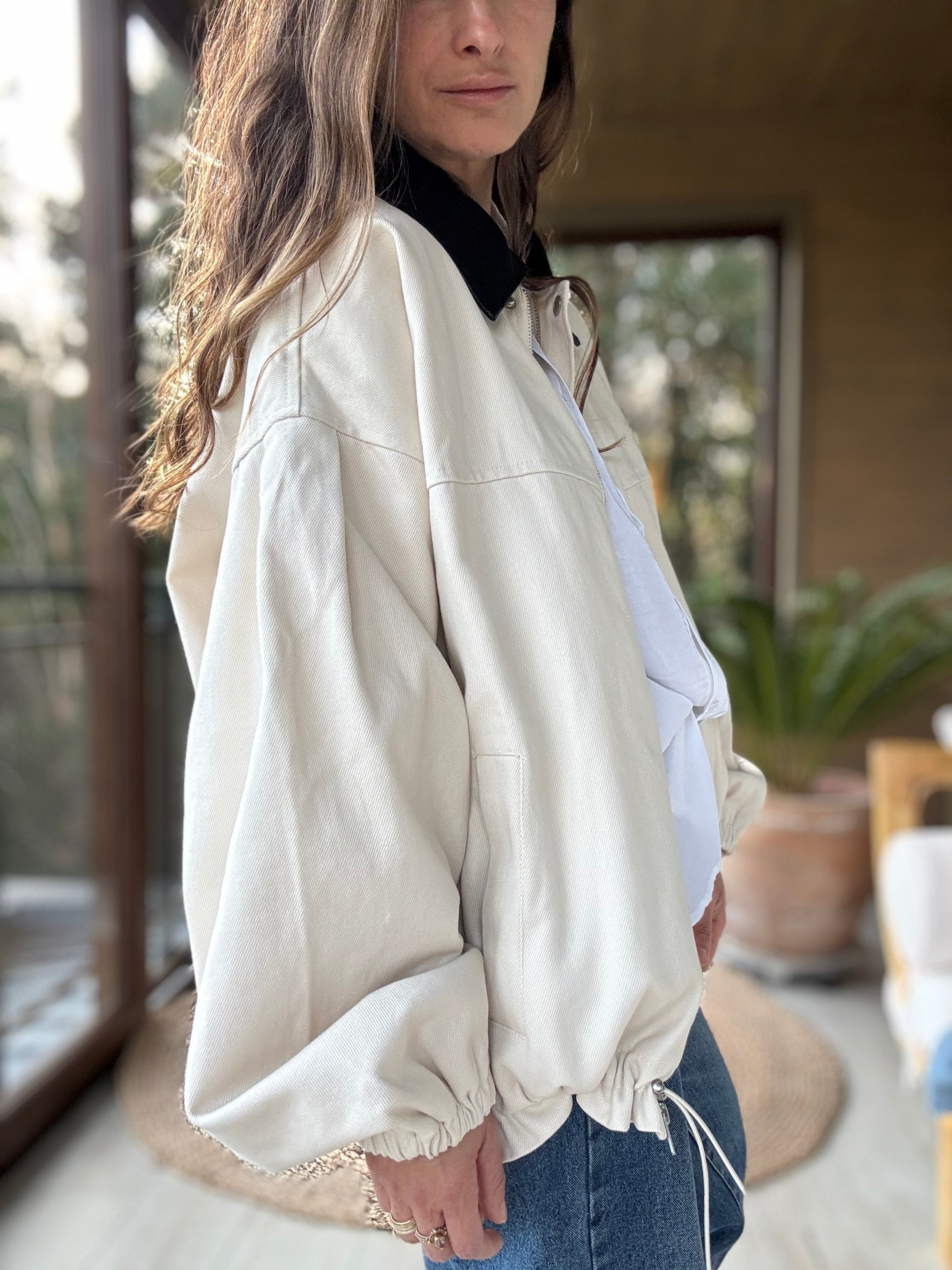 Chaqueta cuello negro