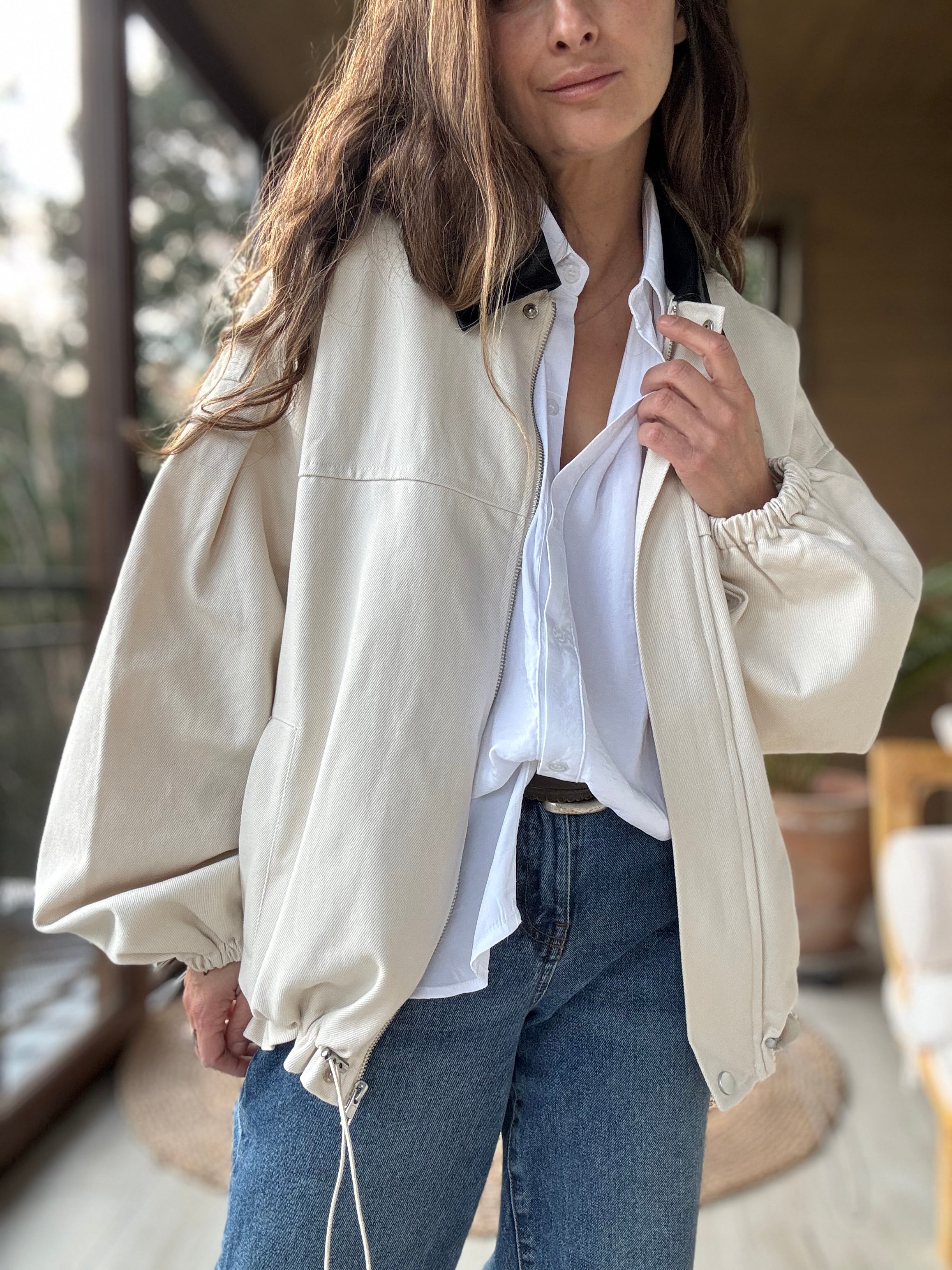 Chaqueta cuello negro
