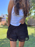 Polera básica cruzada en espalda blanco