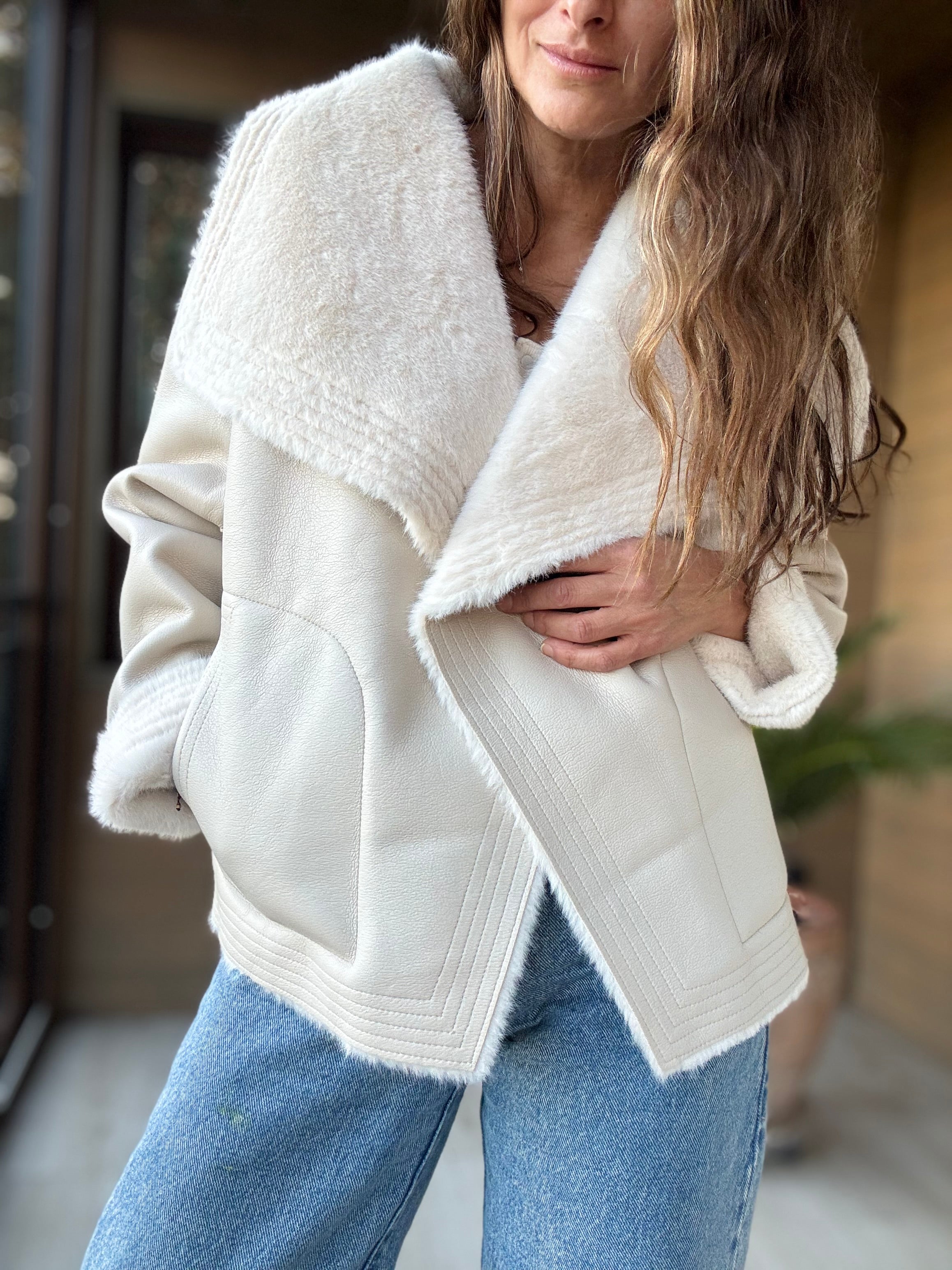 Chaqueta eco cuero piel marfil