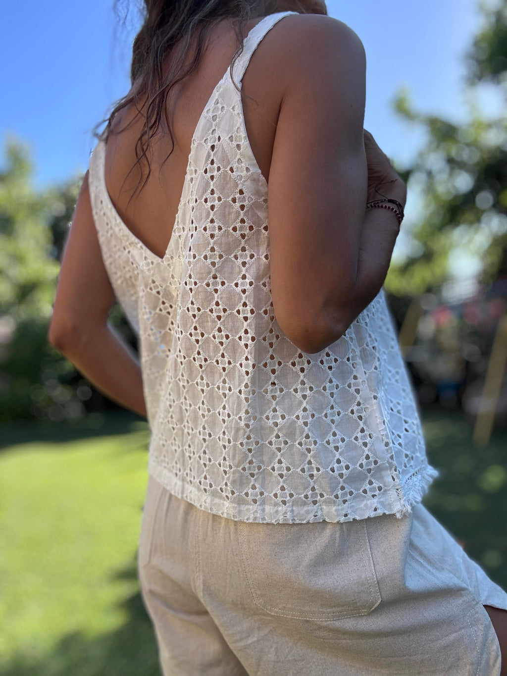 Polerita broderie flecos blanco