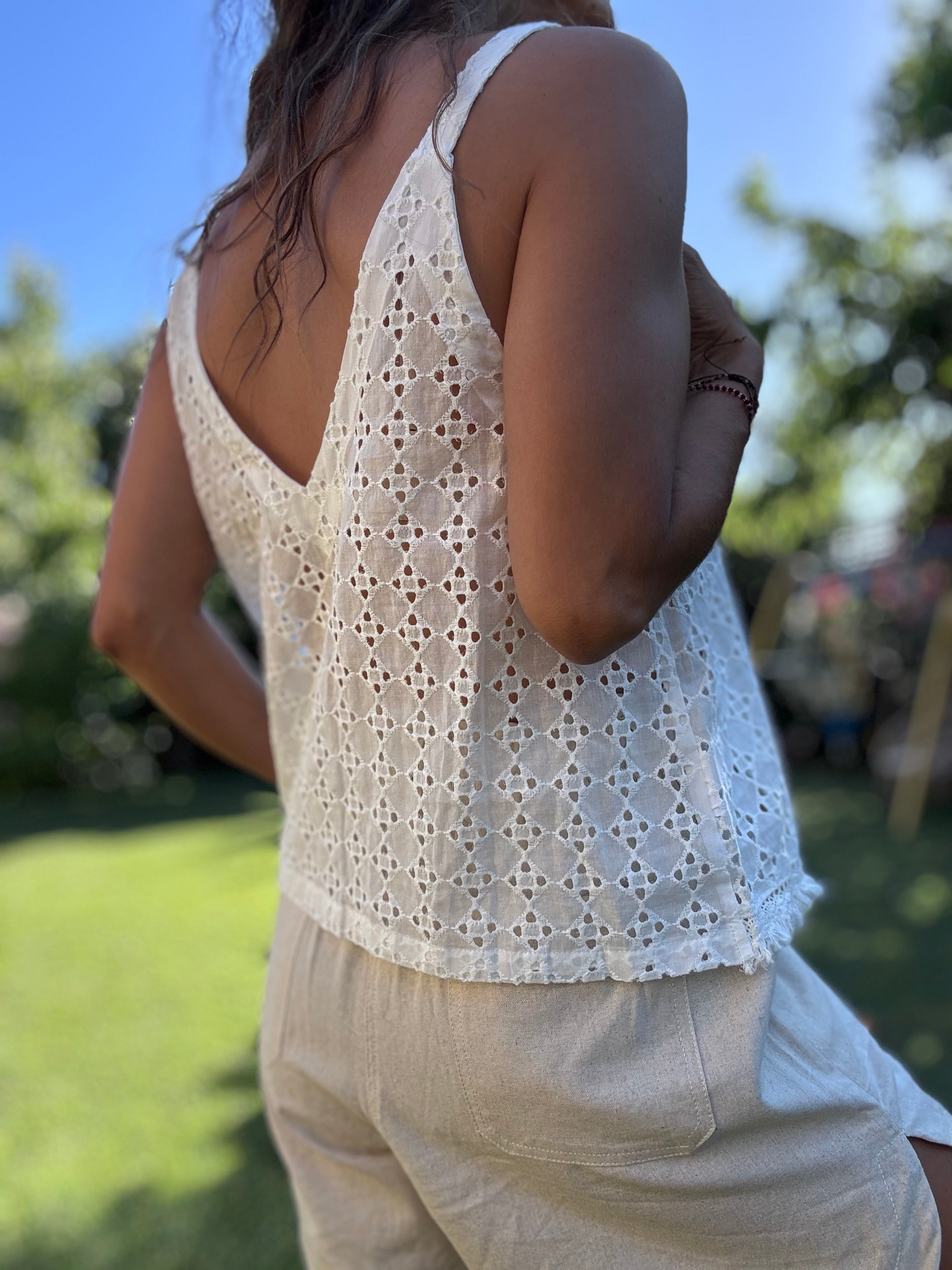 Polerita broderie flecos blanco
