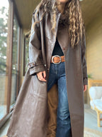 Abrigo eco cuero café impermeable