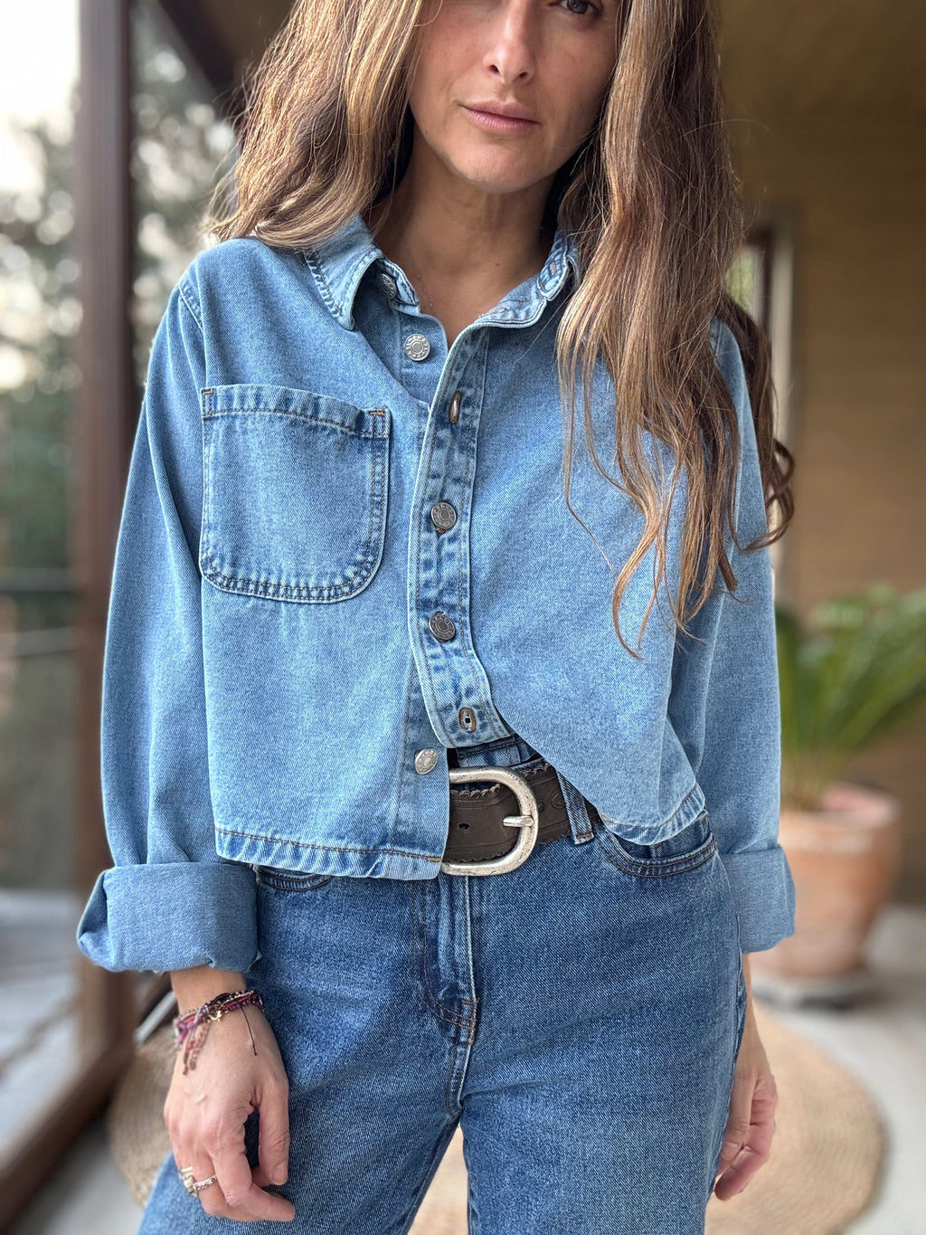 Sobre camisa jeans corta