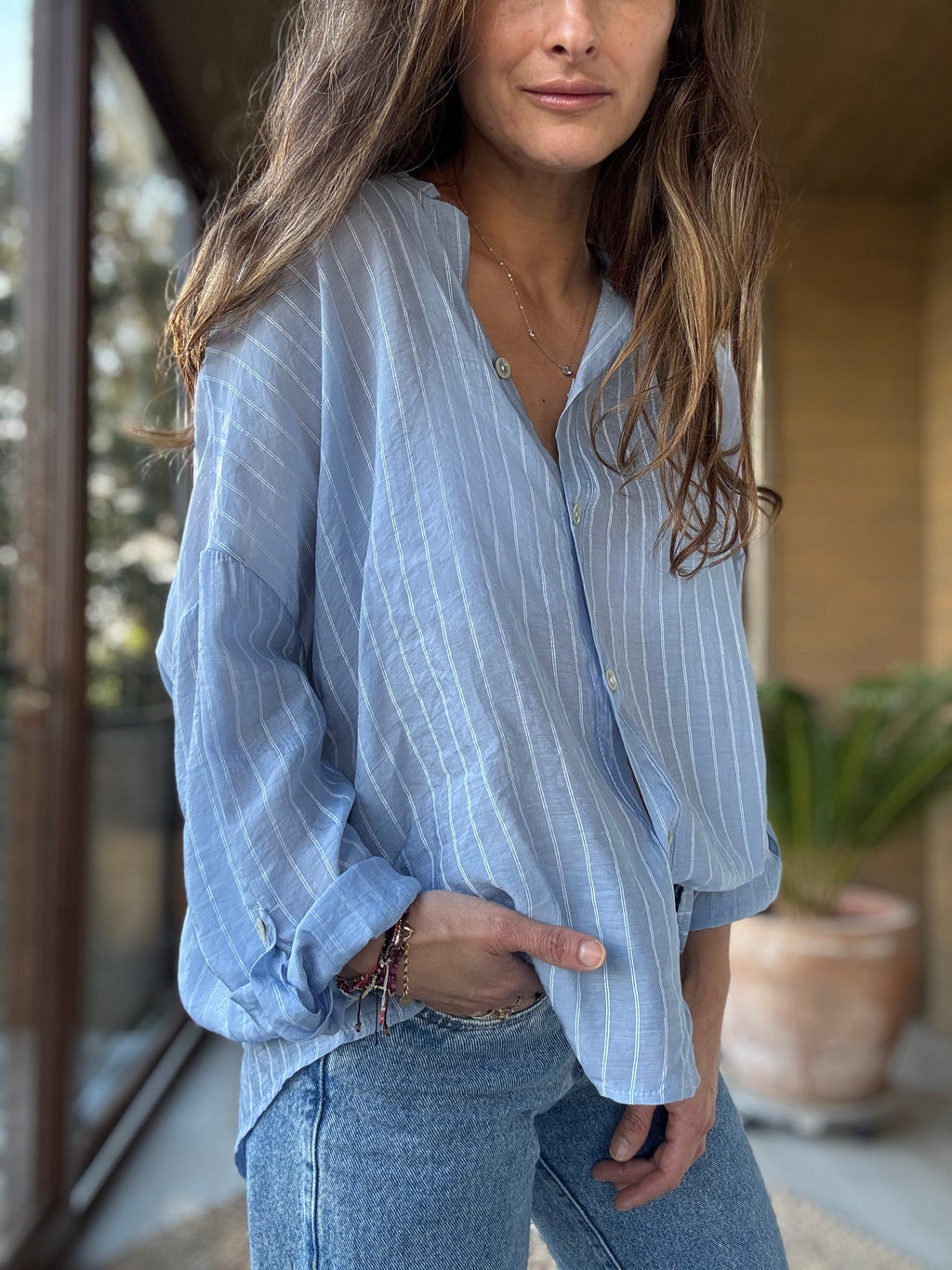 Camisa fluida líneas celeste