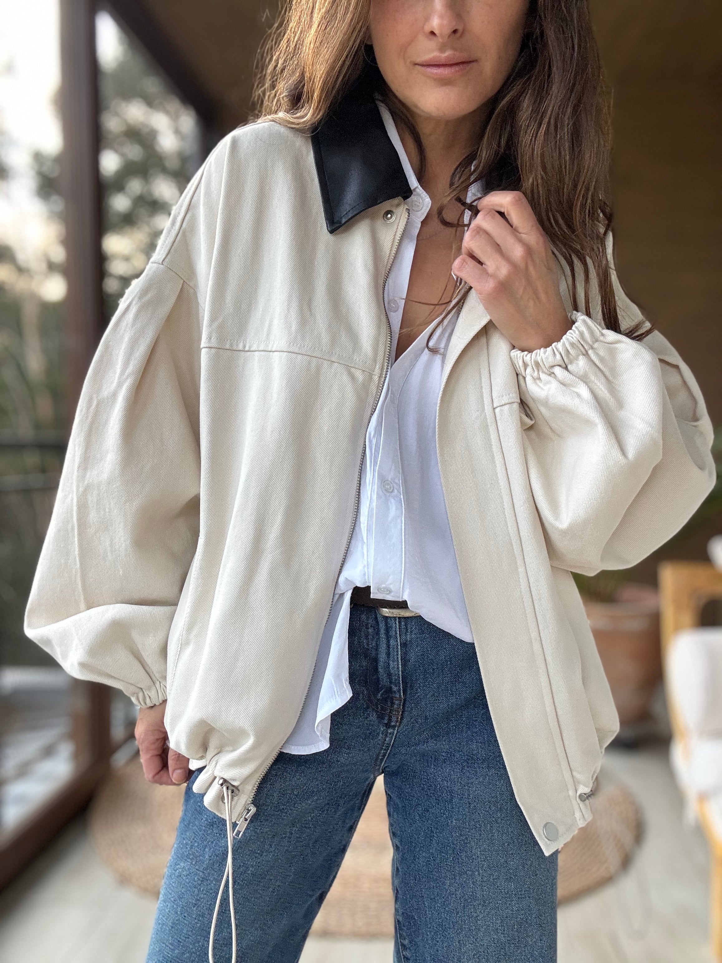 Chaqueta cuello negro