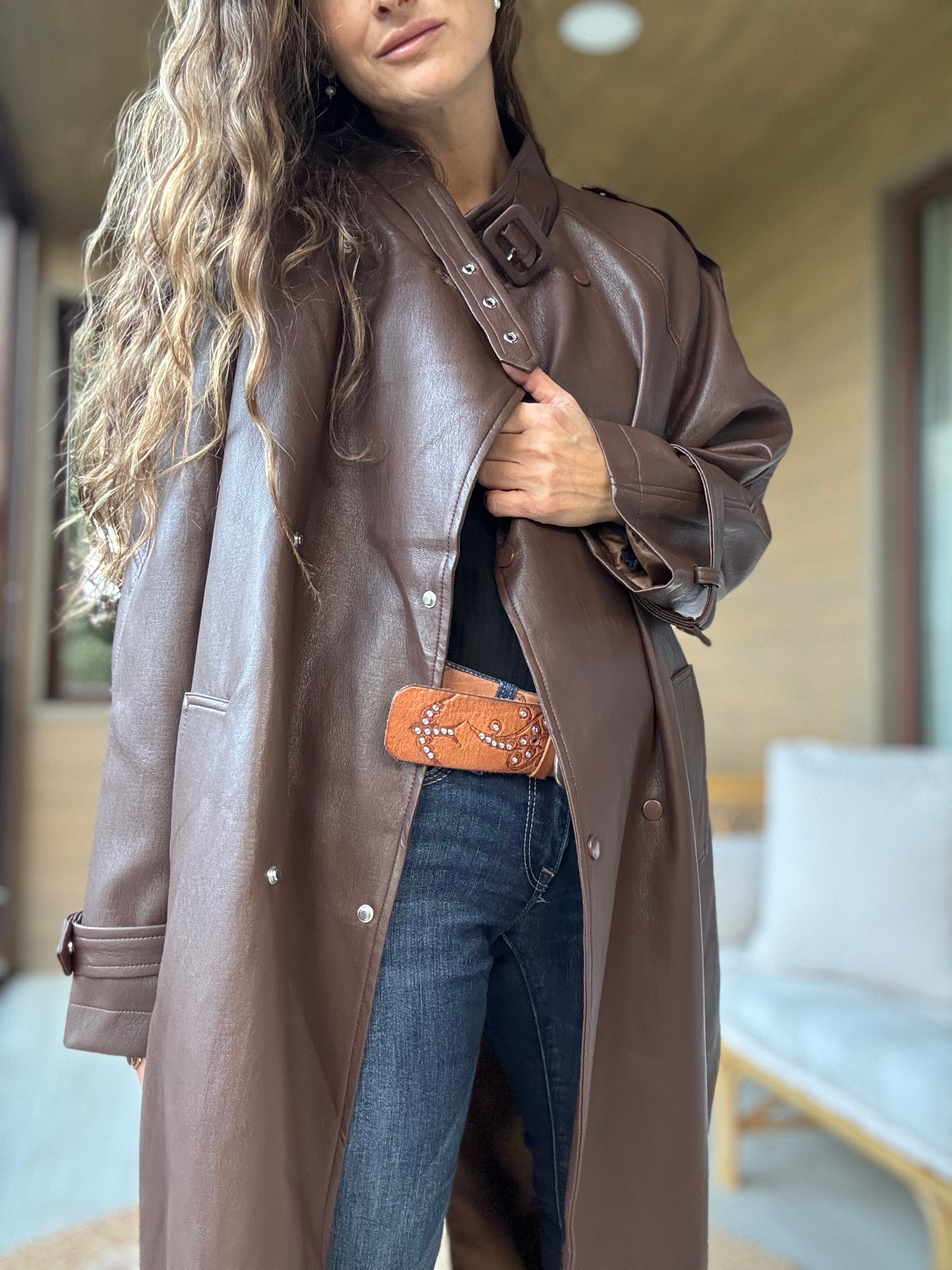 Abrigo eco cuero café impermeable