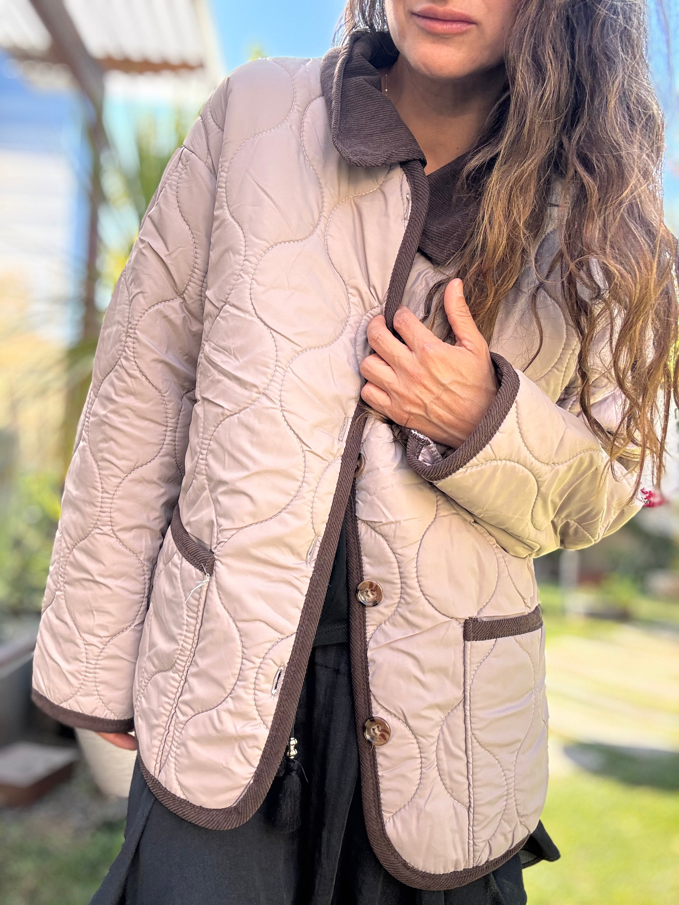 Parka acolchada café cuello cotelé
