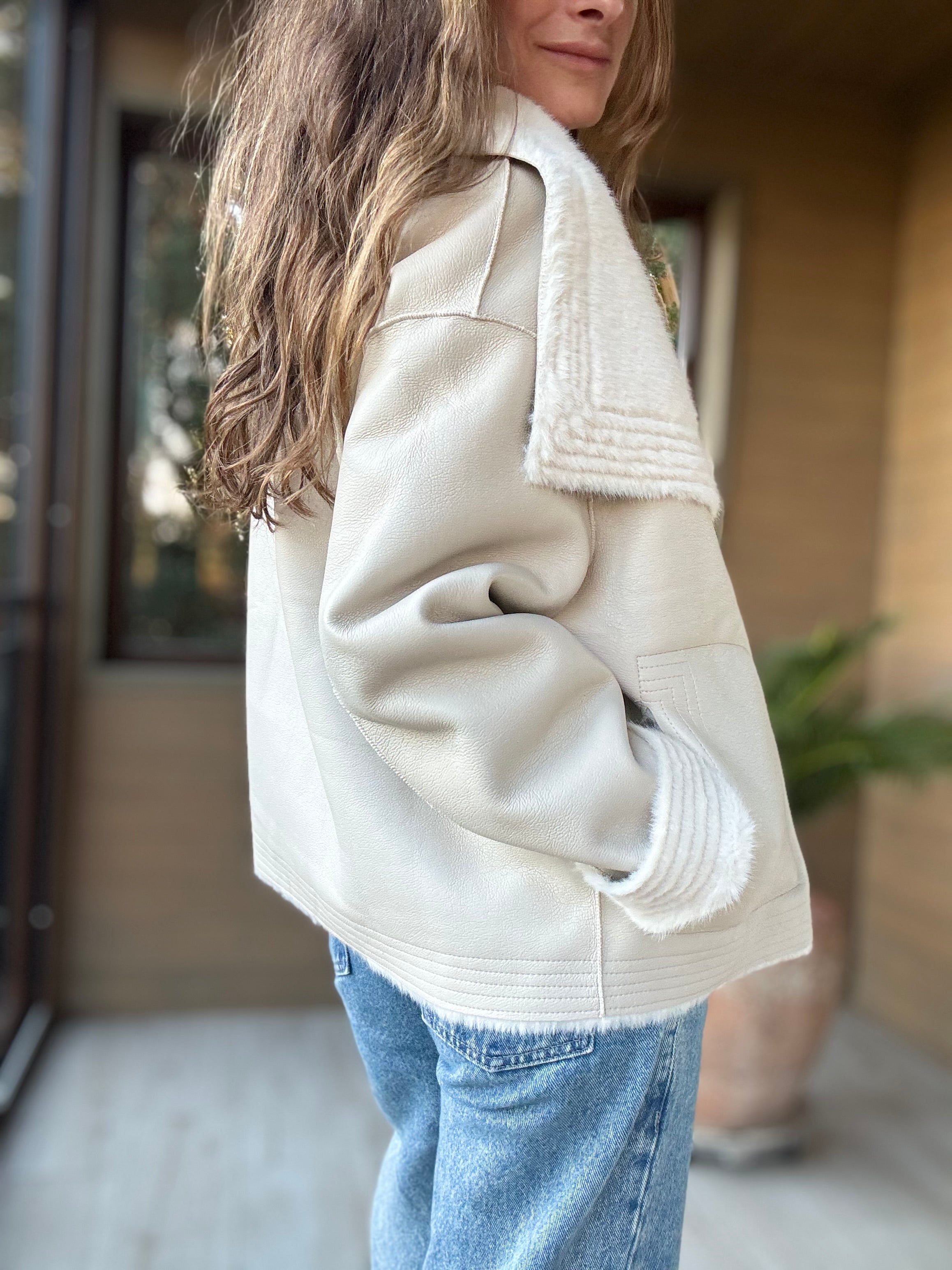 Chaqueta eco cuero piel marfil