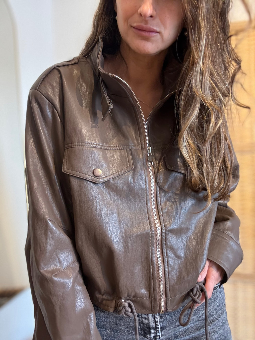 Chaqueta eco cuero corta