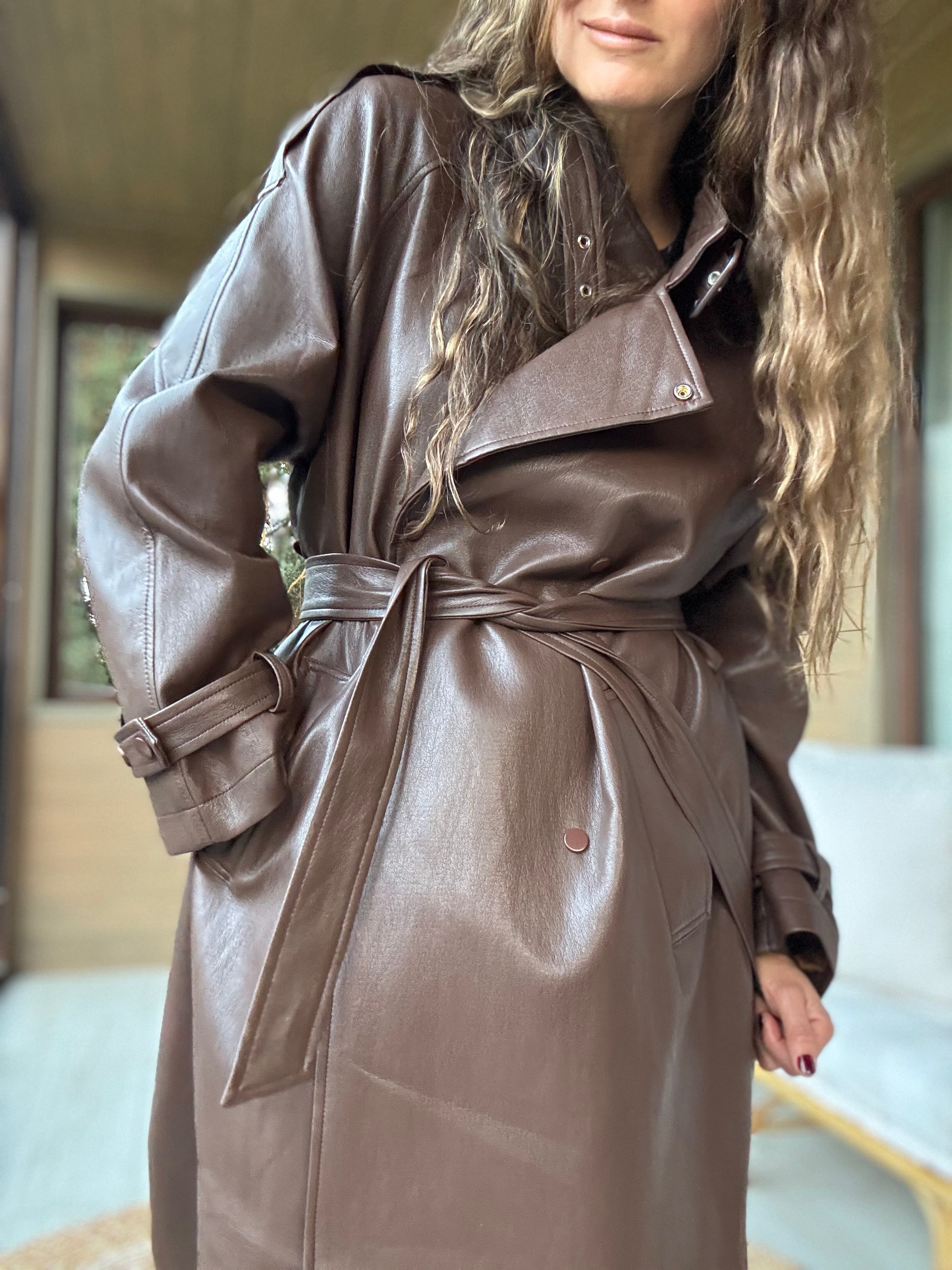Abrigo eco cuero café impermeable