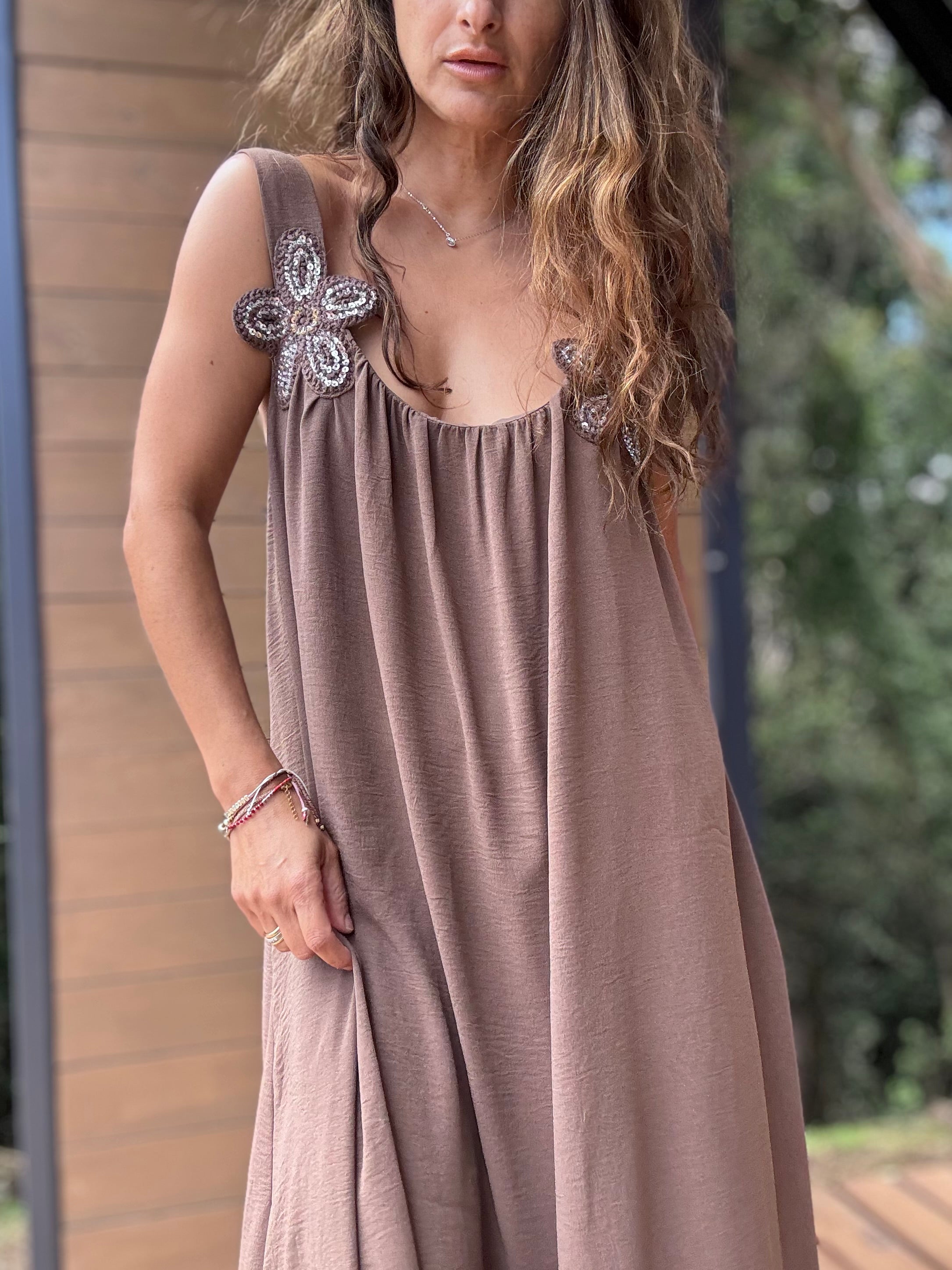 Vestido Flor café