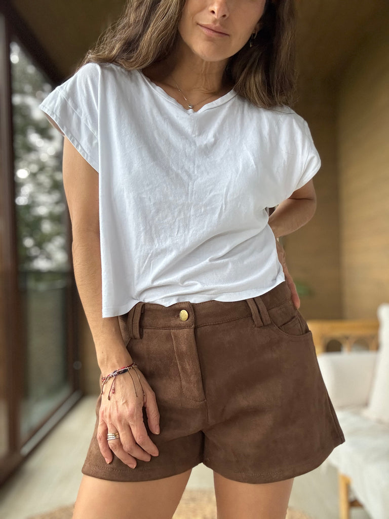 Short gamuza café
