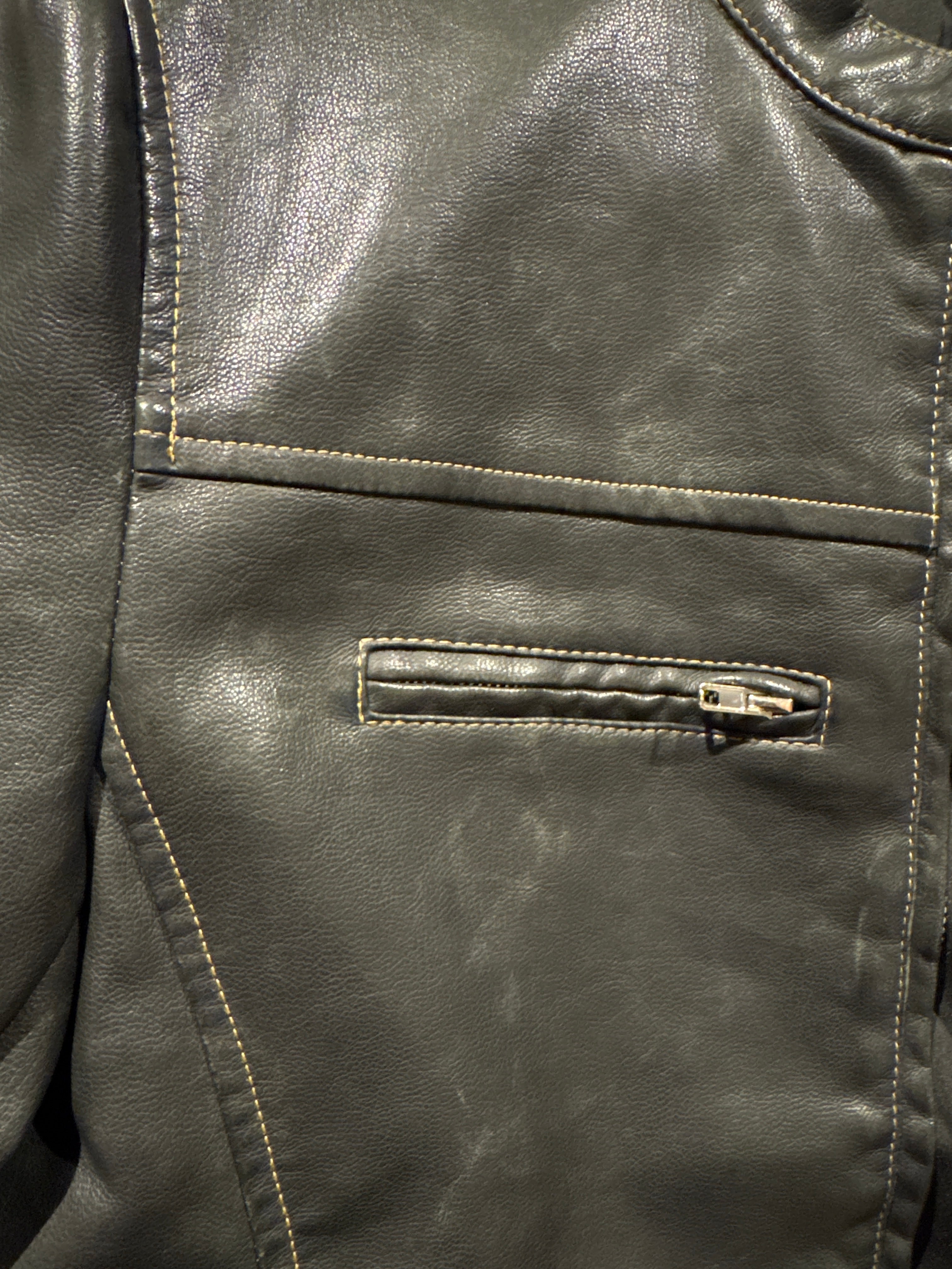 Chaqueta eco cuero cuello mano negro desgastado