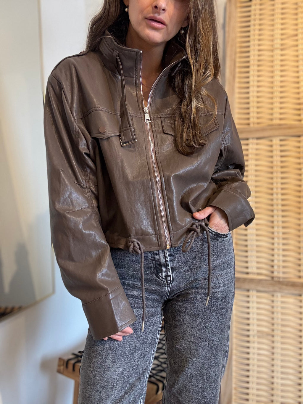 Chaqueta eco cuero corta