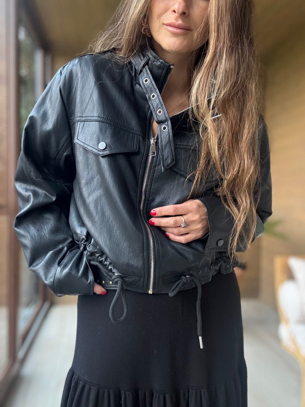 Chaqueta eco cuero corta