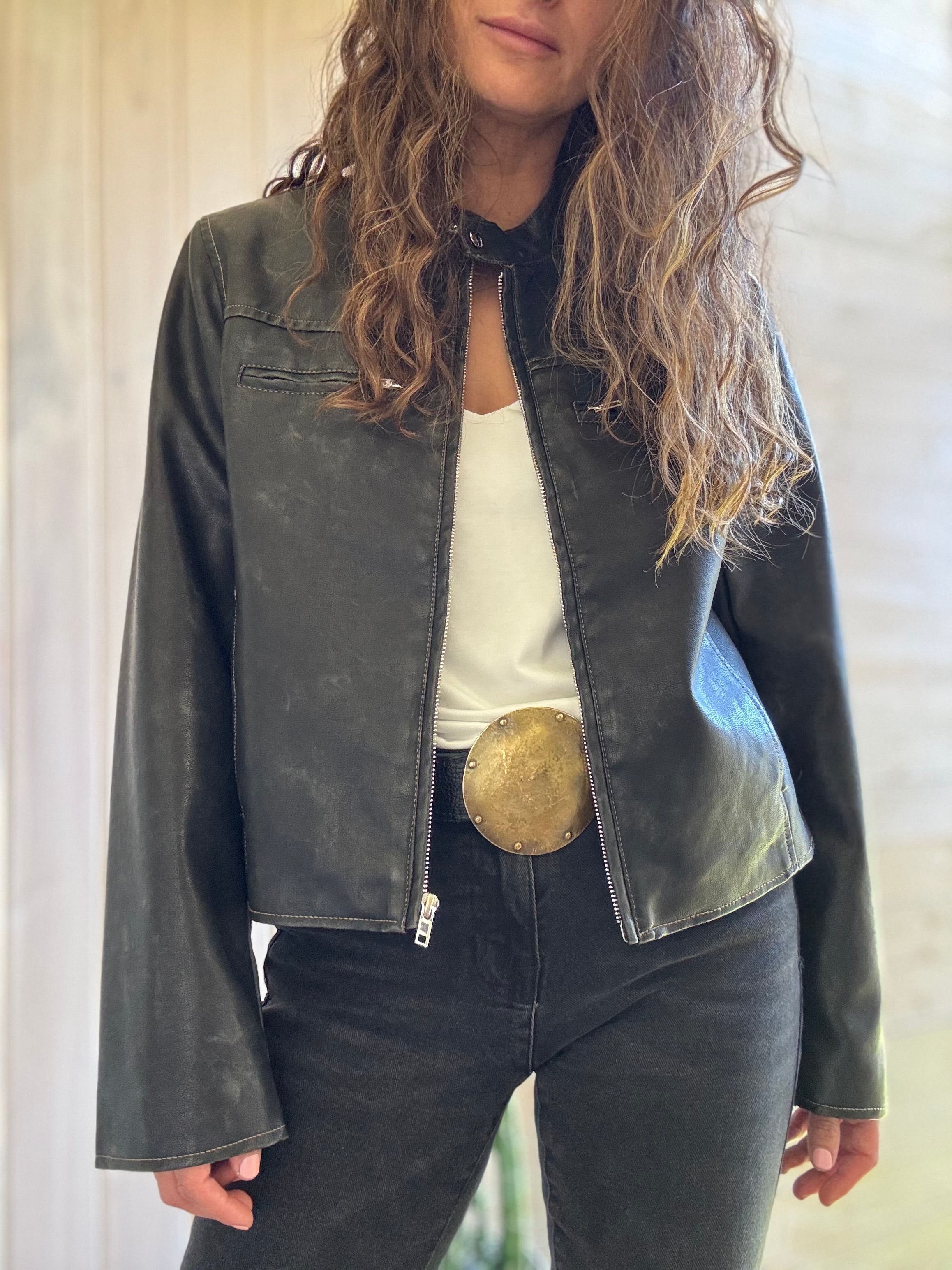 Chaqueta eco cuero cuello mano negro desgastado