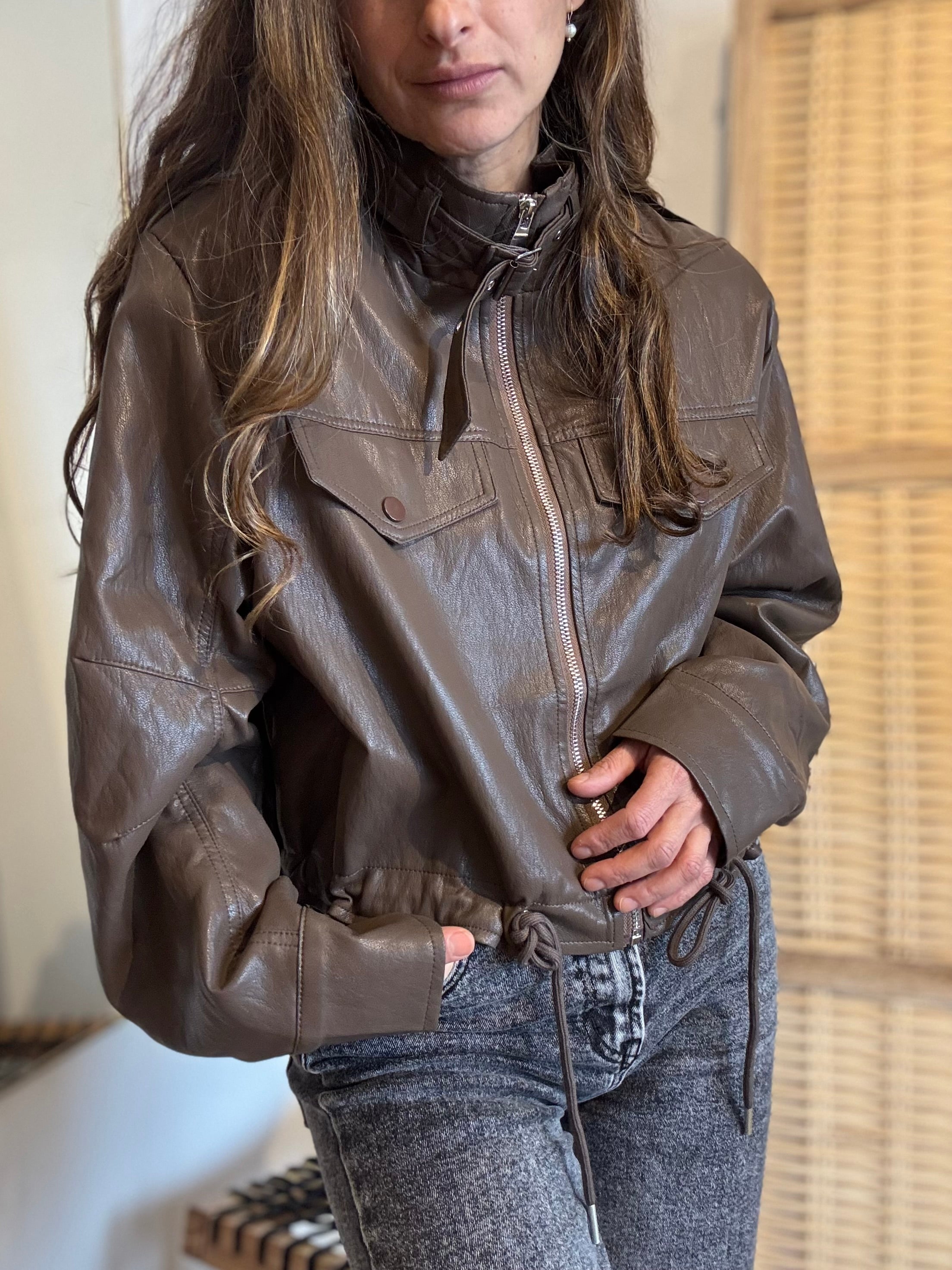 Chaqueta eco cuero corta