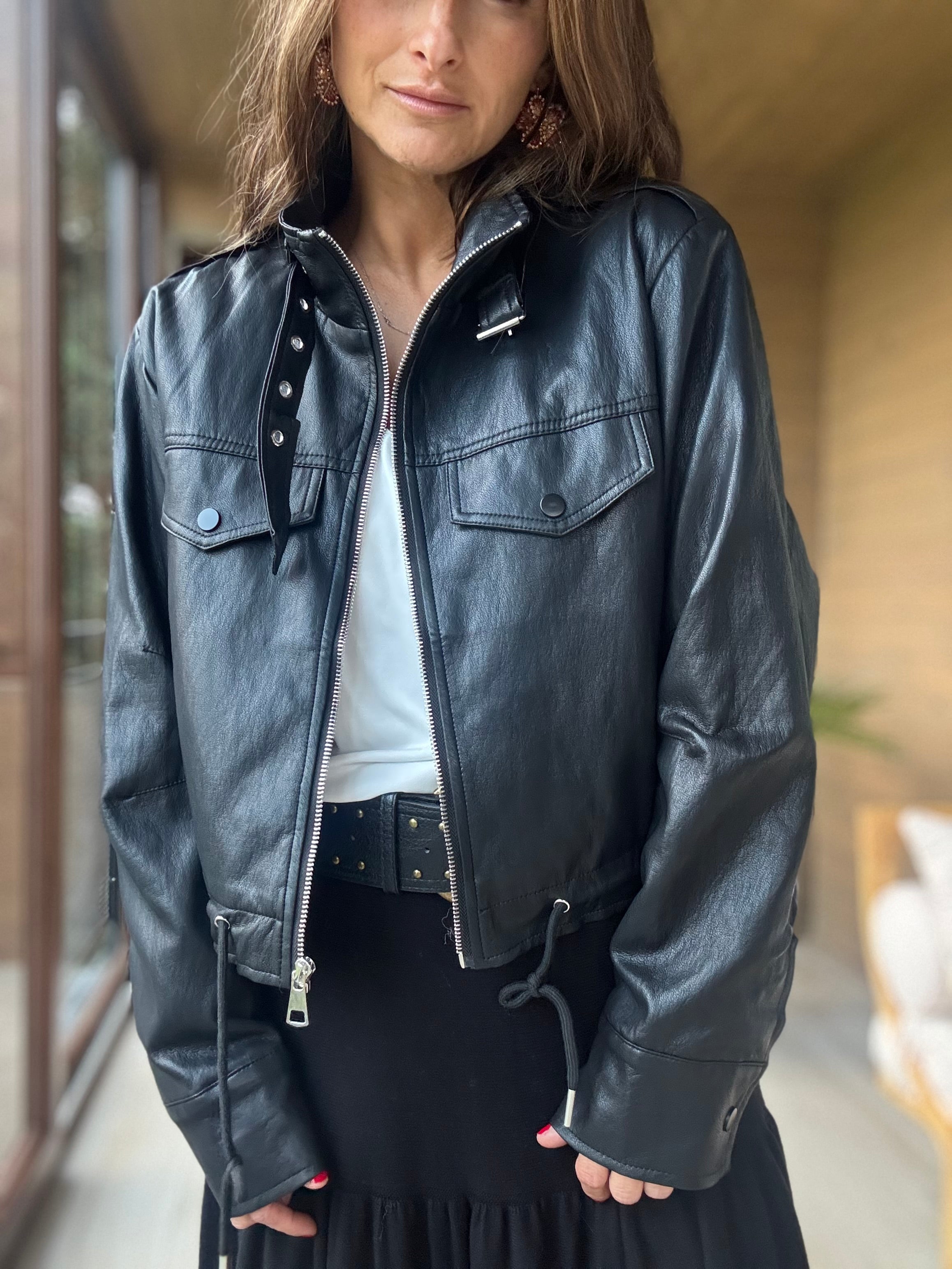 Chaqueta eco cuero corta