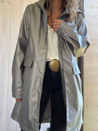 Impermeable color plata talla S - USADO