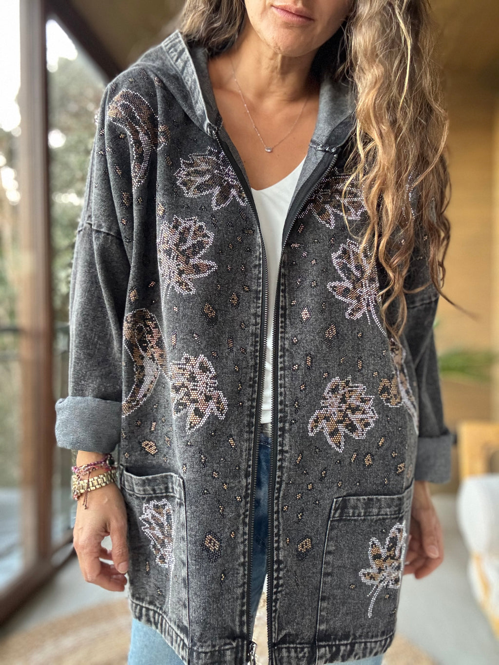 Chaqueta jeans tachas brillo negro