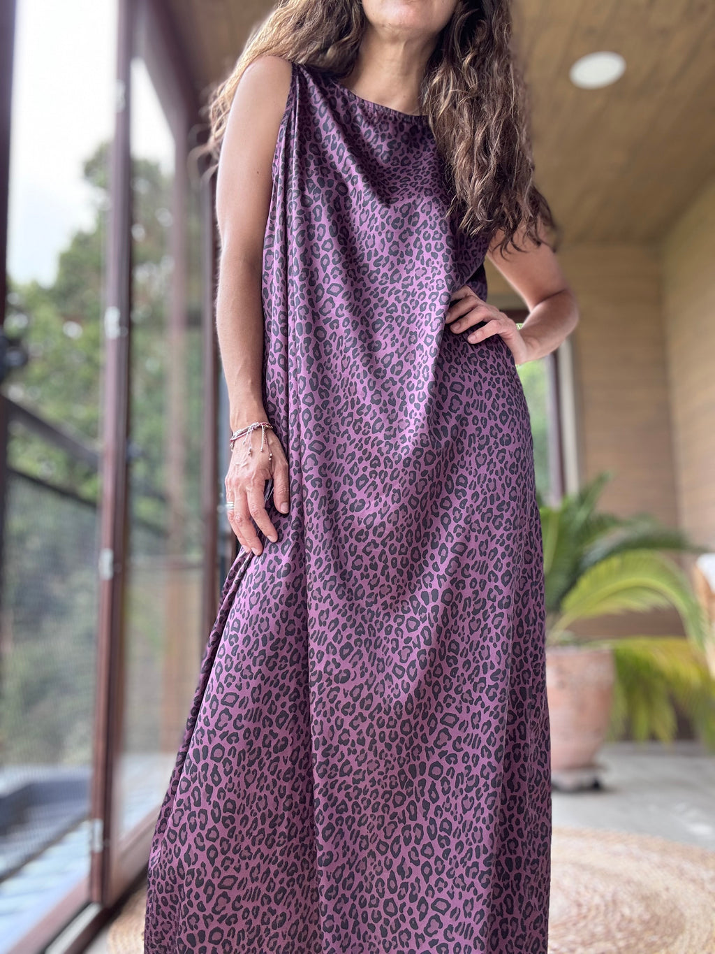 Vestido satén animal print vino