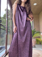 Vestido satén animal print vino