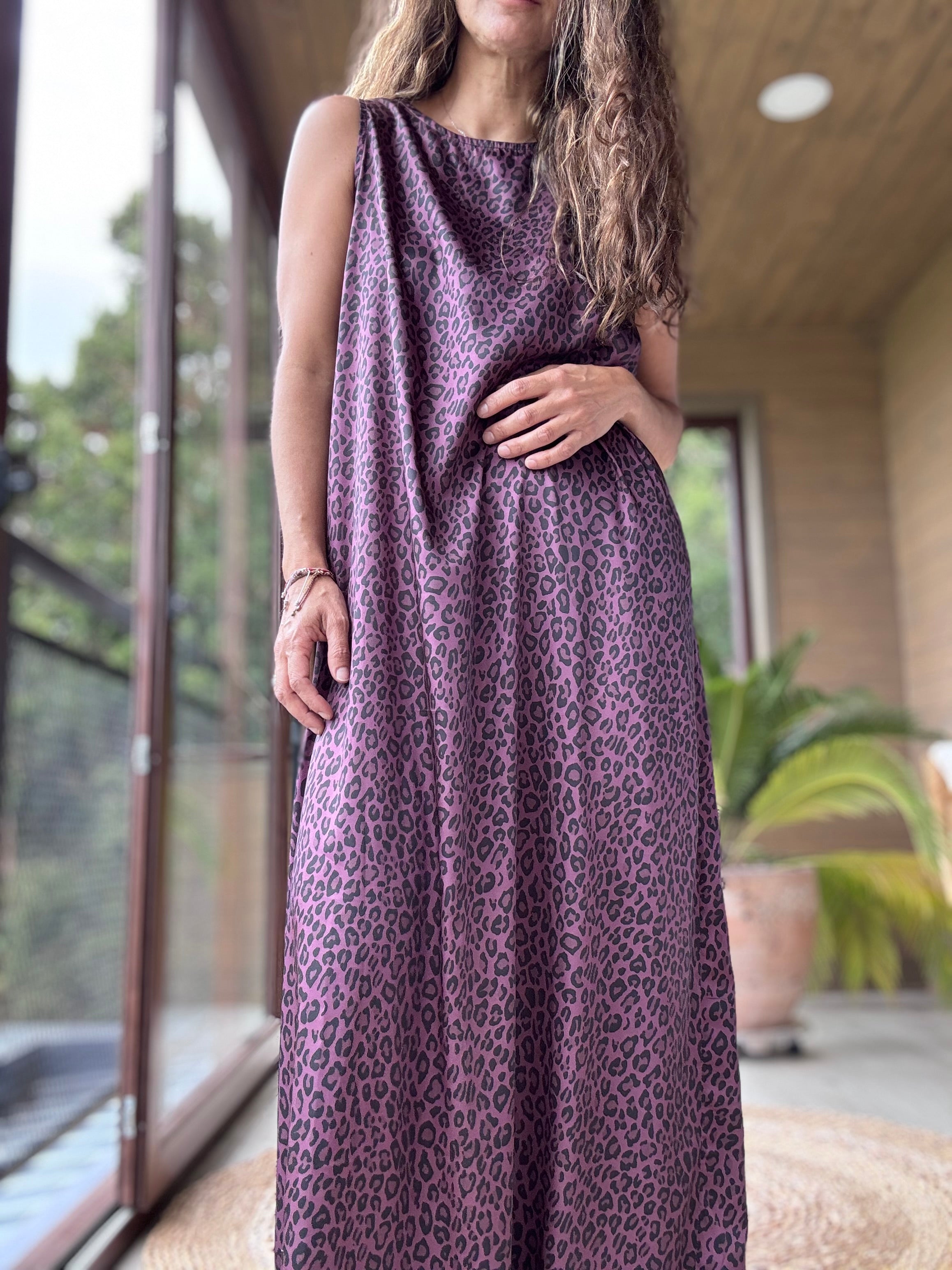 Vestido satén animal print vino