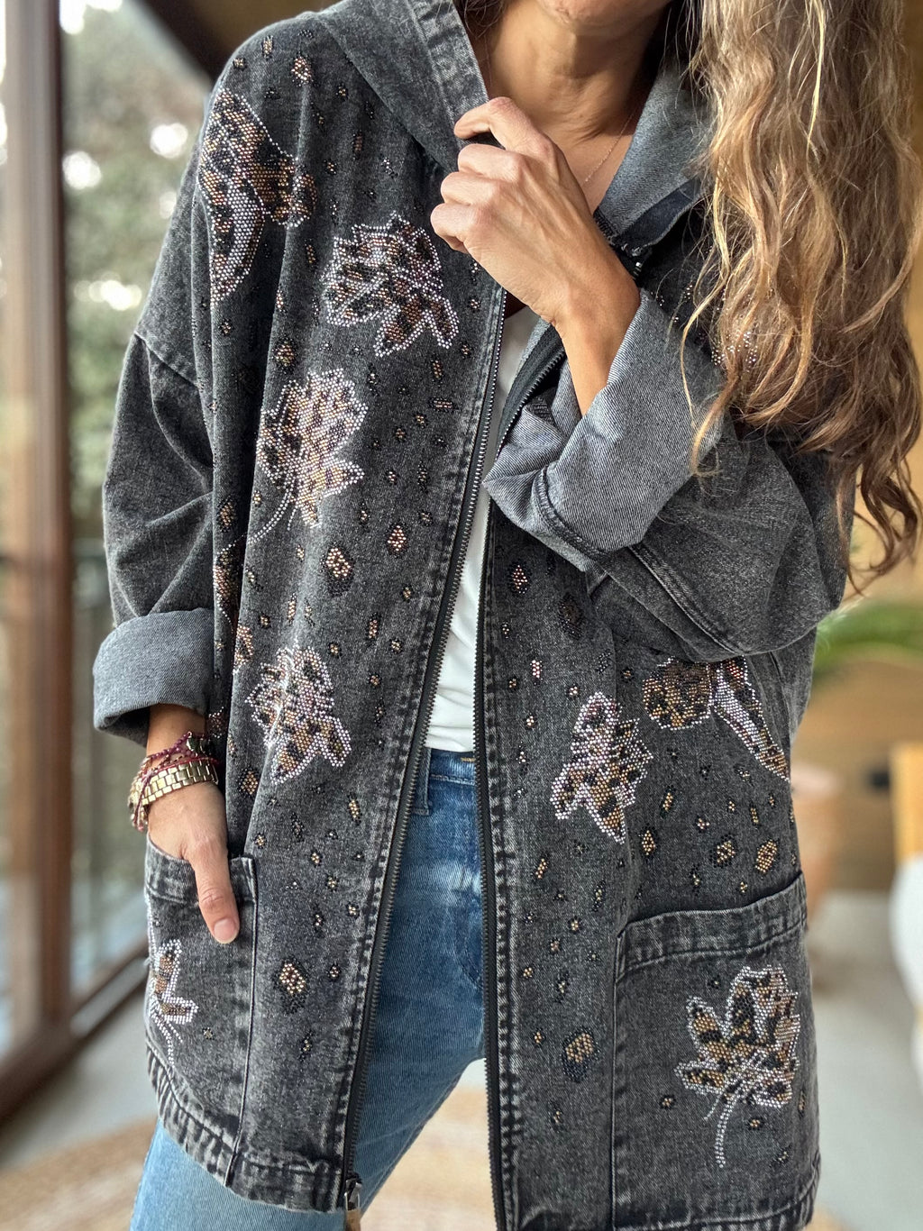 Chaqueta jeans tachas brillo negro