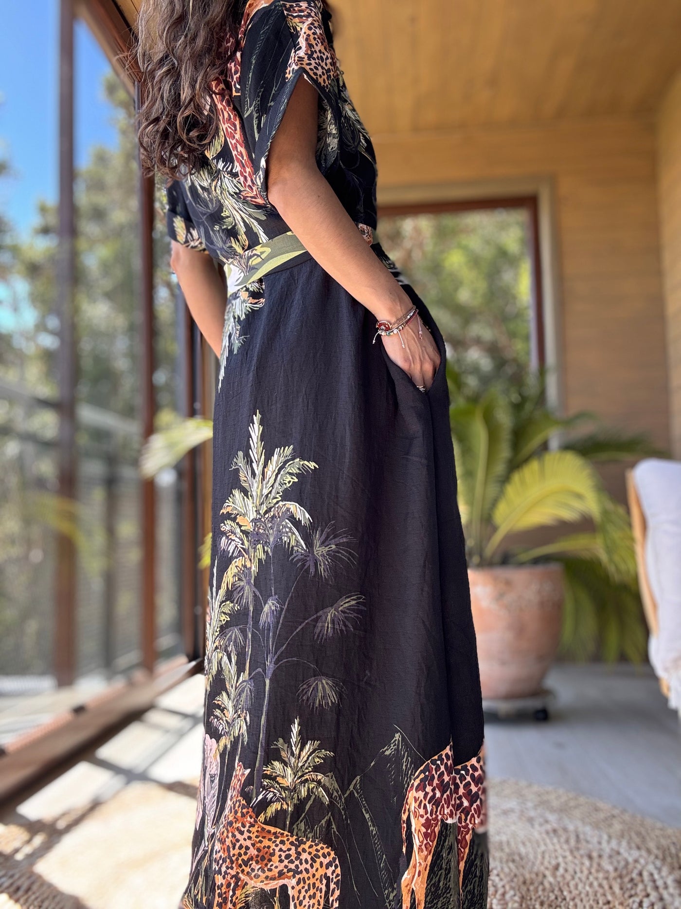 Vestido selva negro manga corta