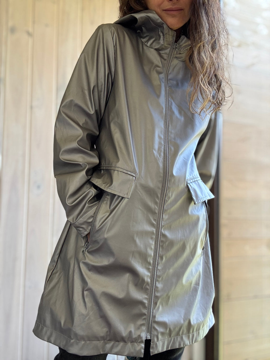 Impermeable color plata talla S - USADO