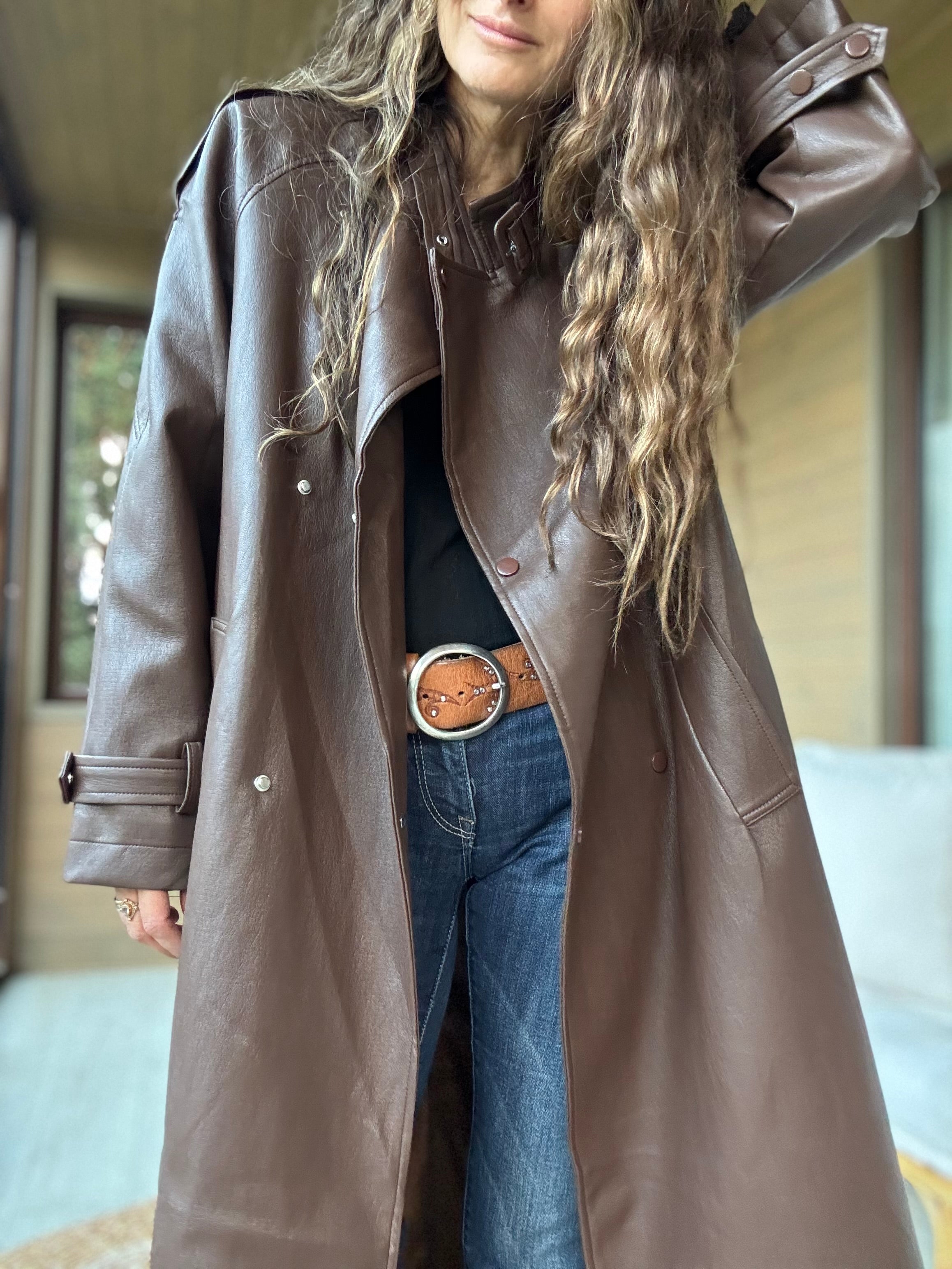 Abrigo eco cuero café impermeable