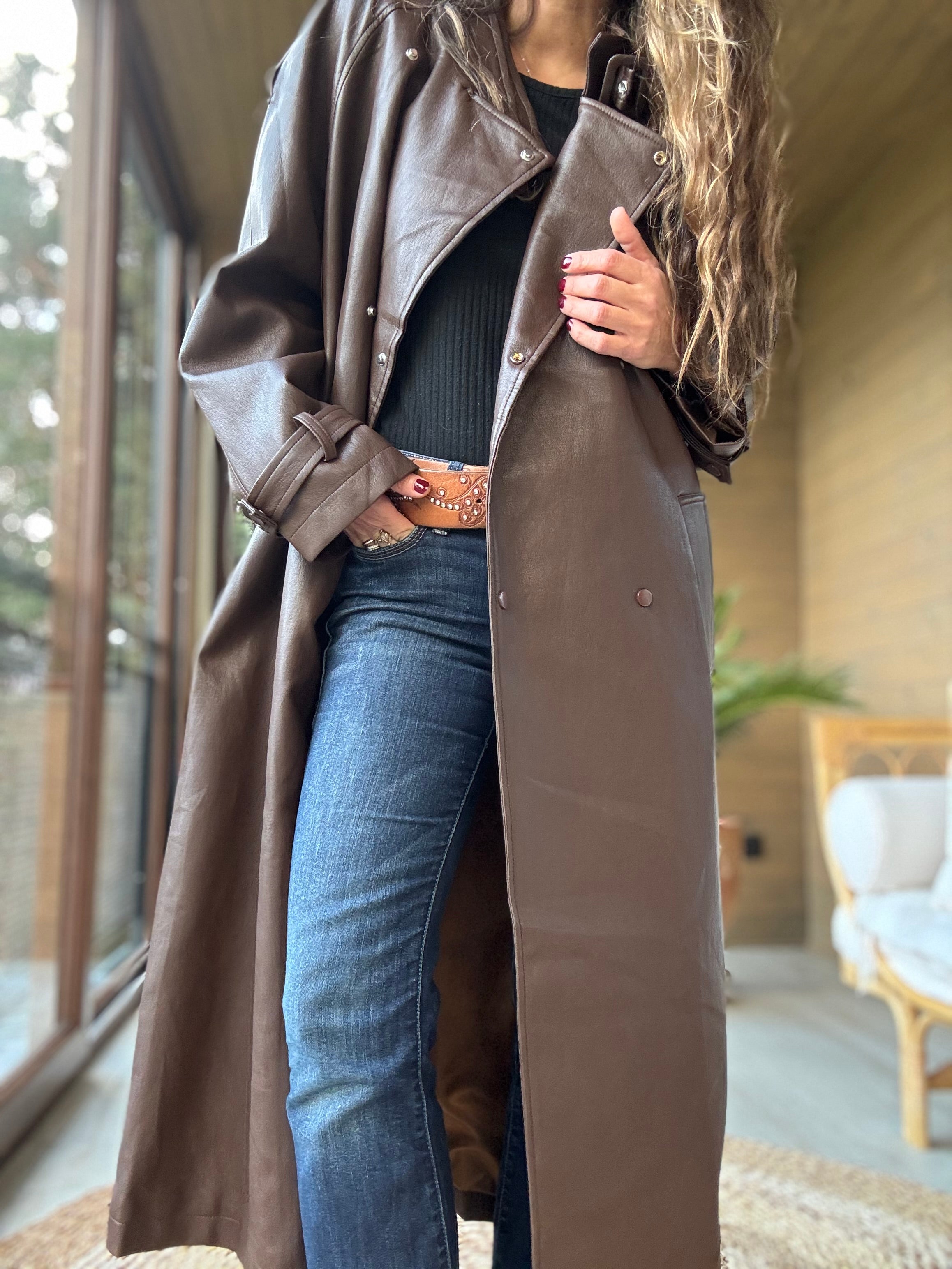 Abrigo eco cuero café impermeable