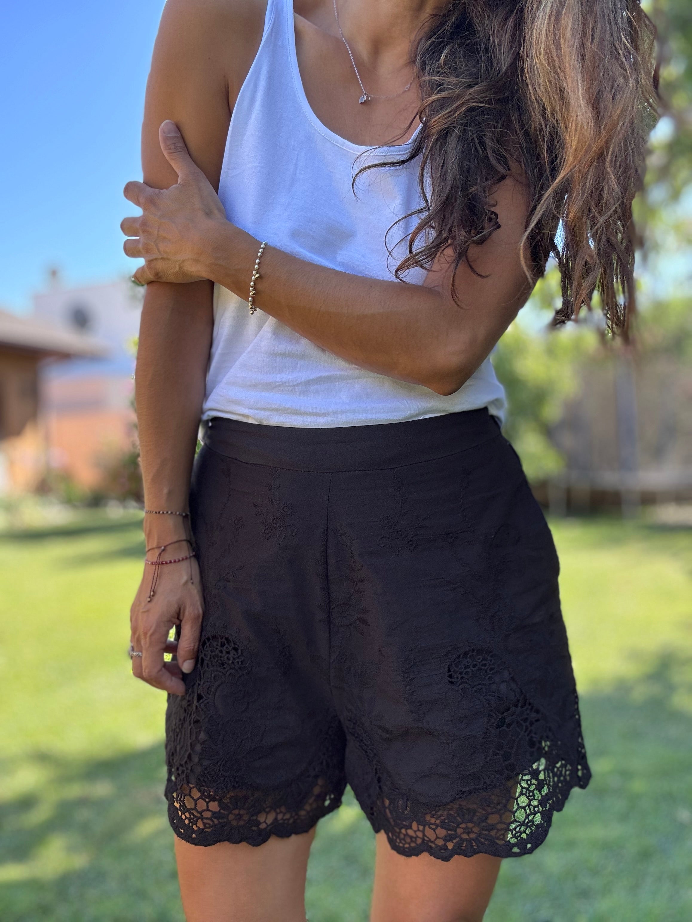 Polera básica cruzada en espalda blanco