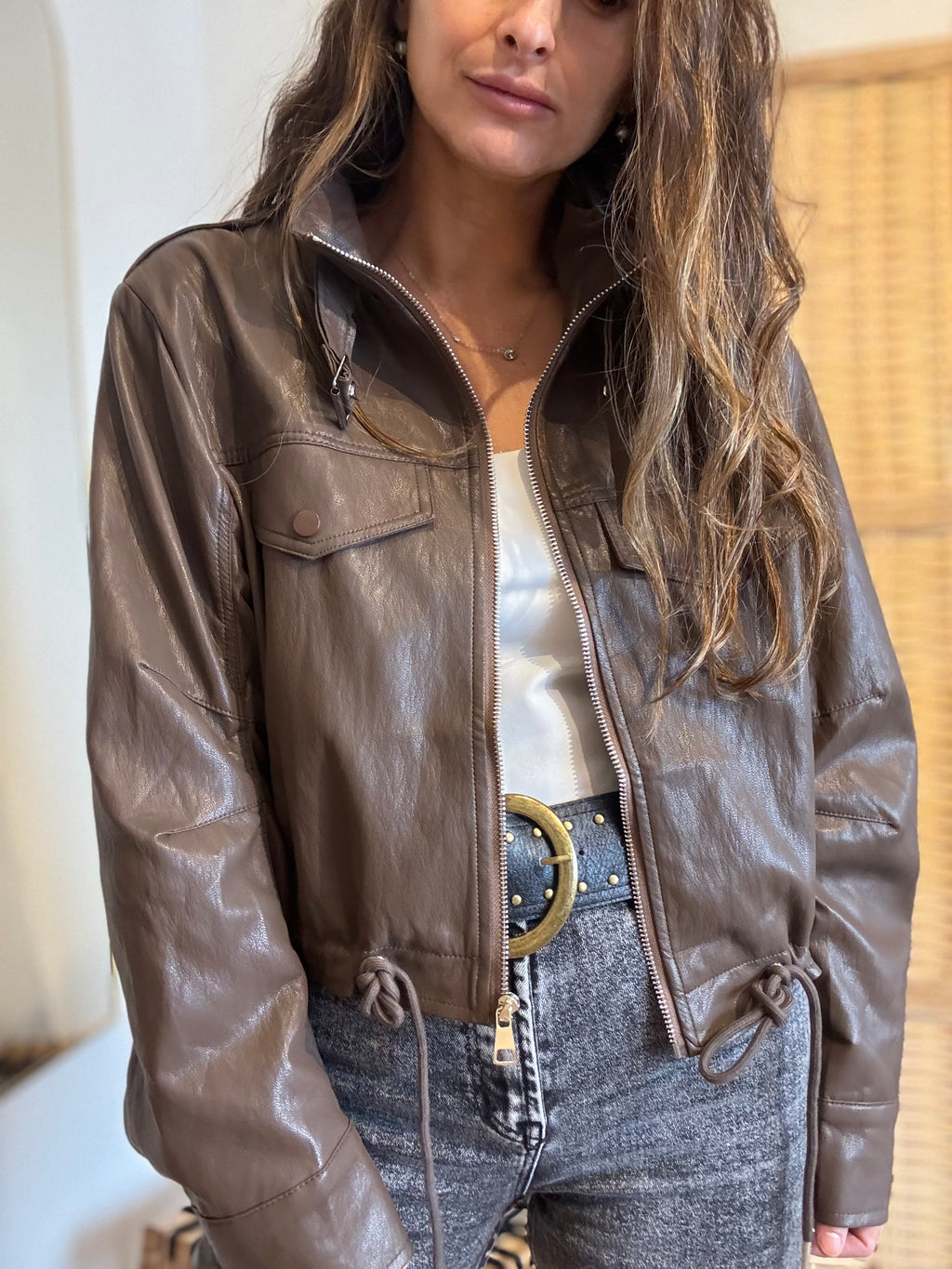 Chaqueta eco cuero corta