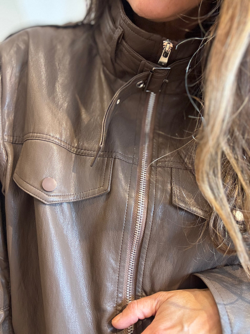 Chaqueta eco cuero corta