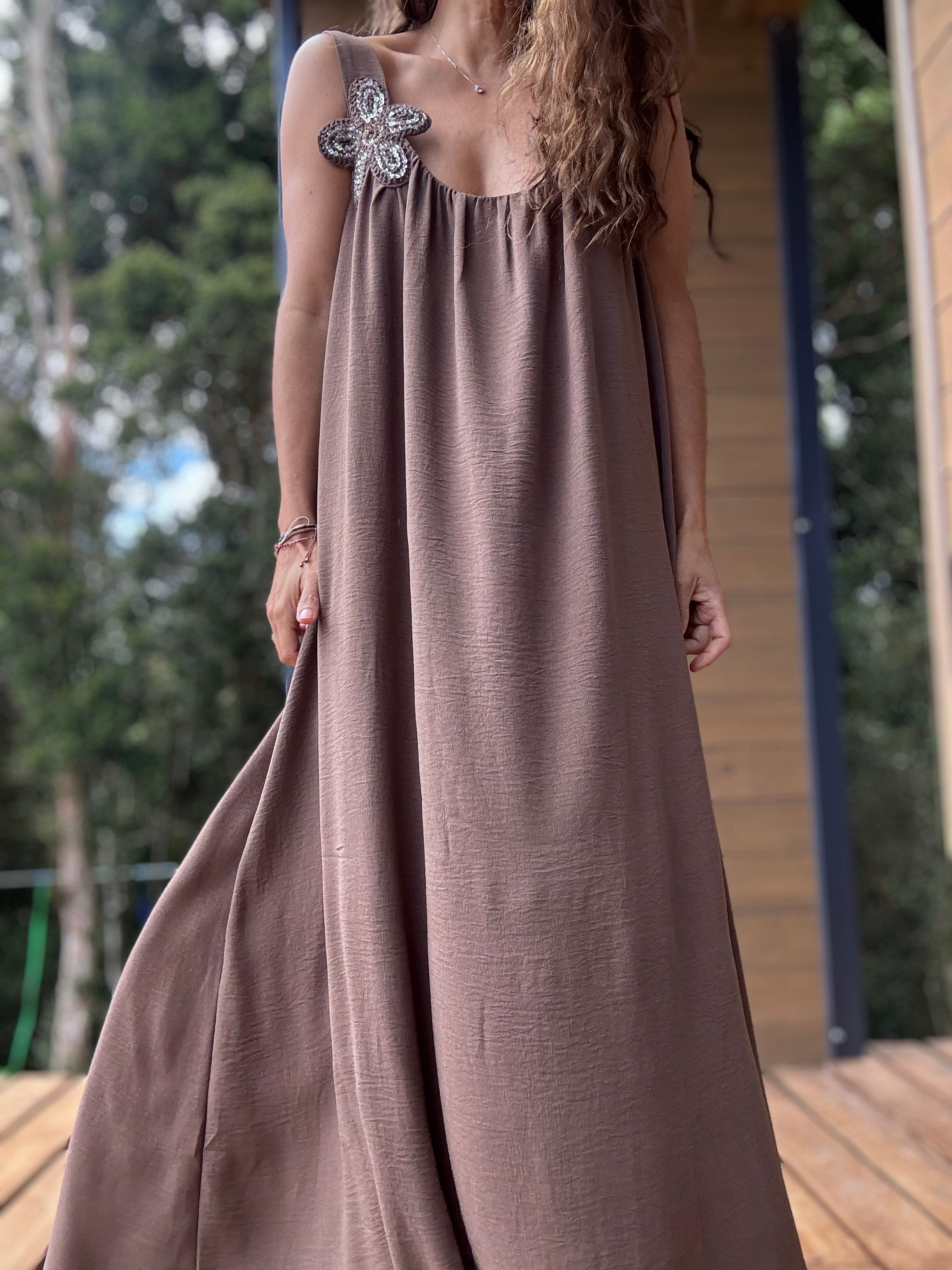 Vestido Flor café