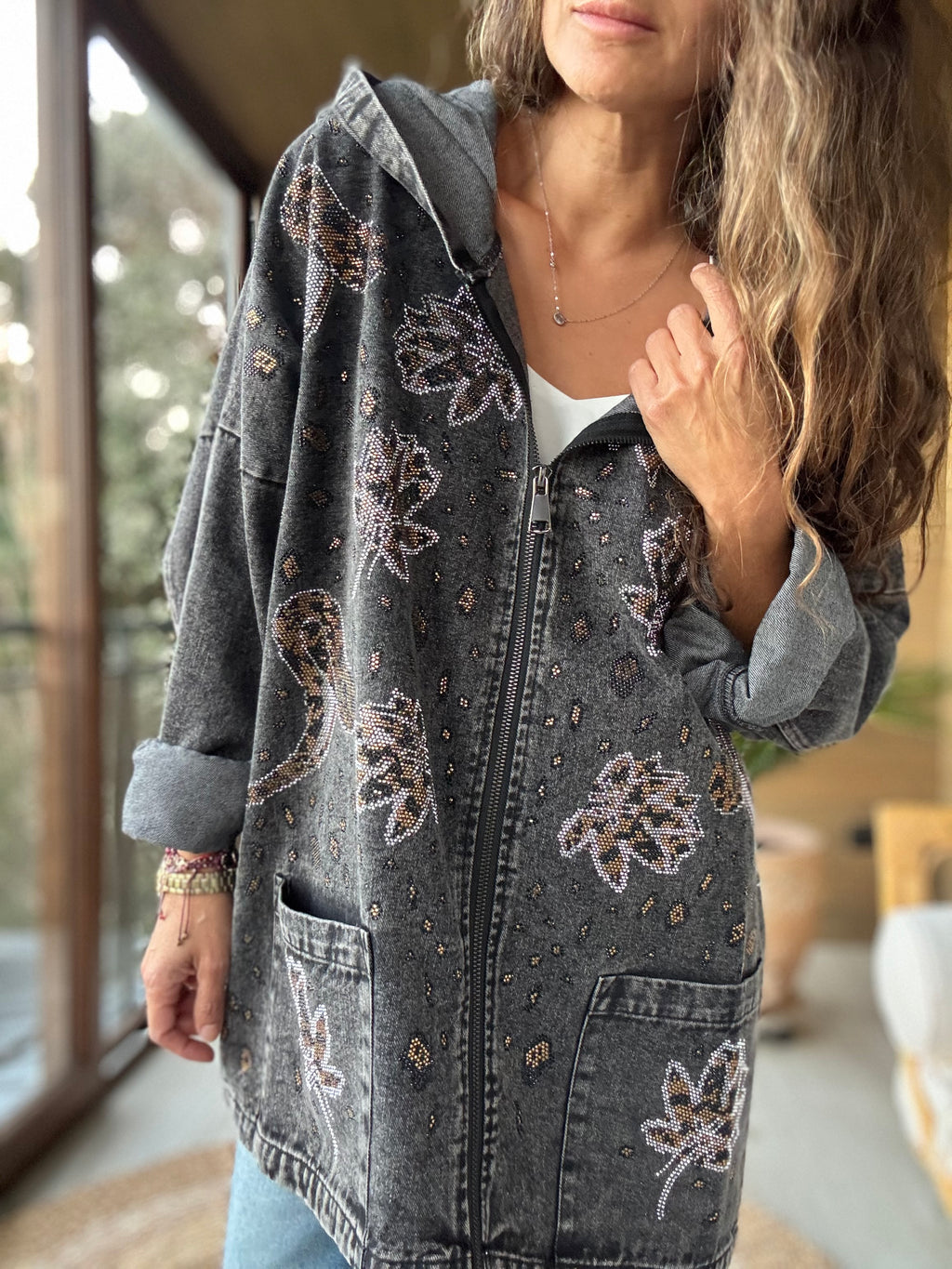 Chaqueta jeans tachas brillo negro