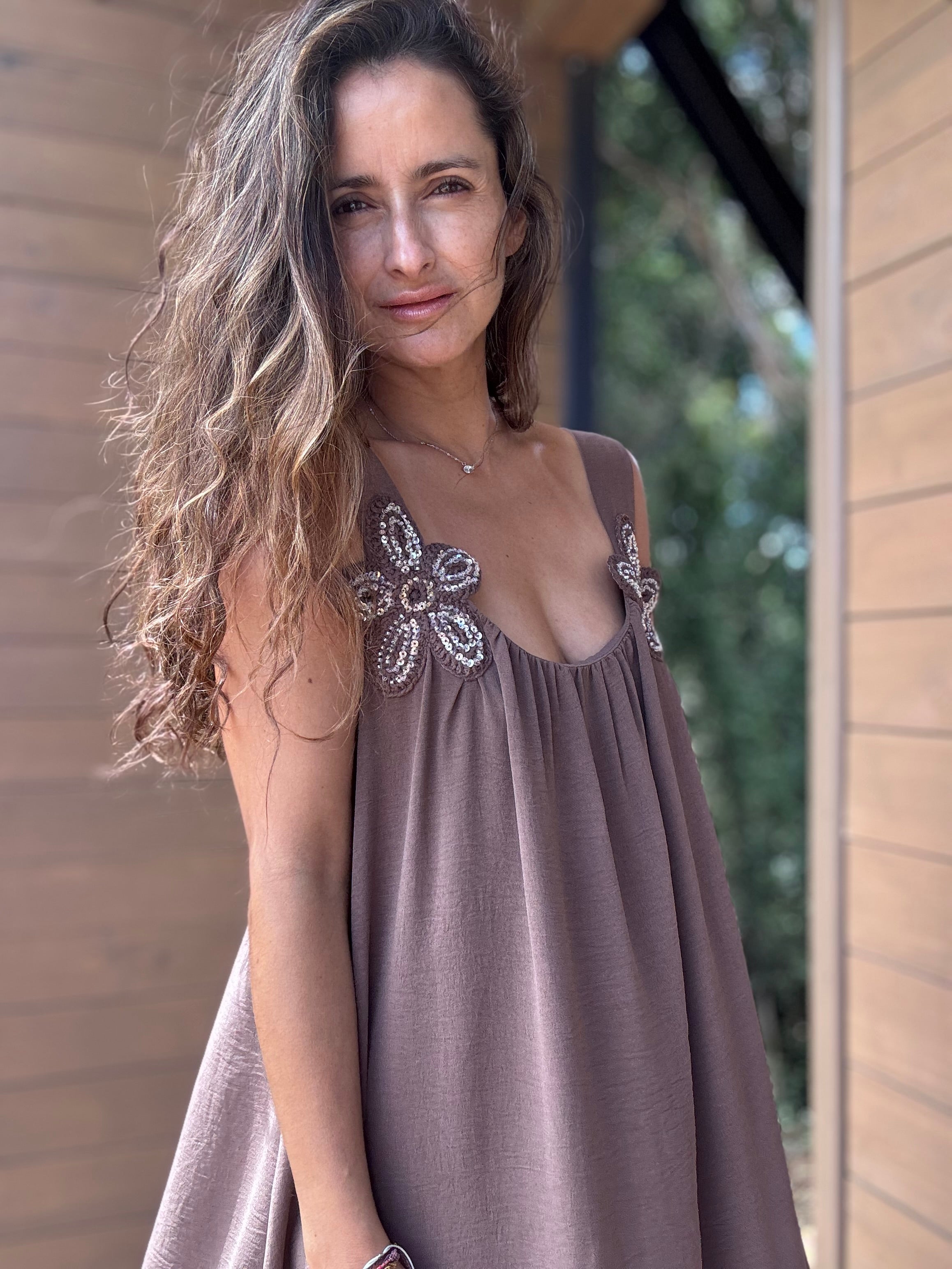 Vestido Flor café