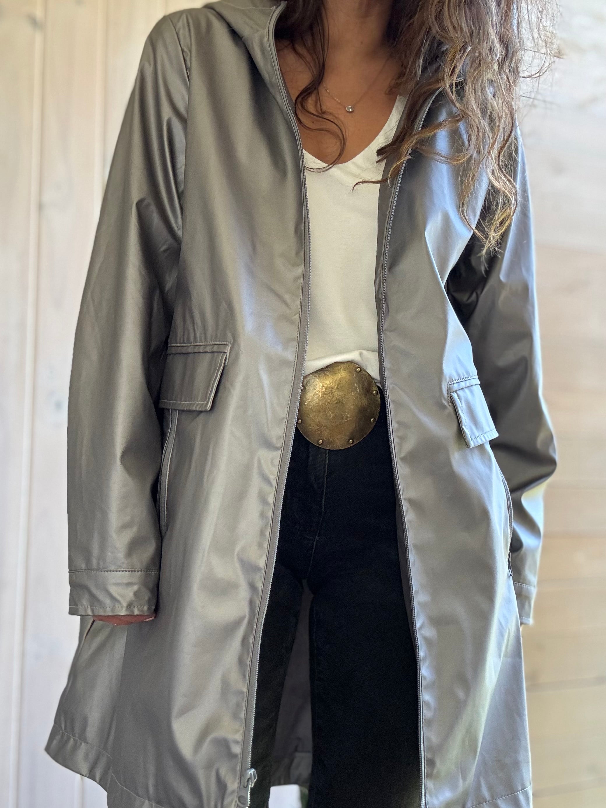 Impermeable color plata talla S - USADO