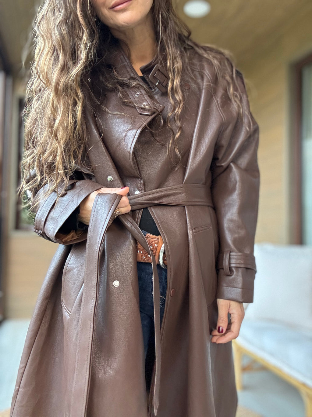 Abrigo eco cuero café impermeable