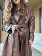 Abrigo eco cuero café impermeable