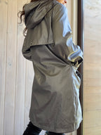 Impermeable color plata talla S - USADO