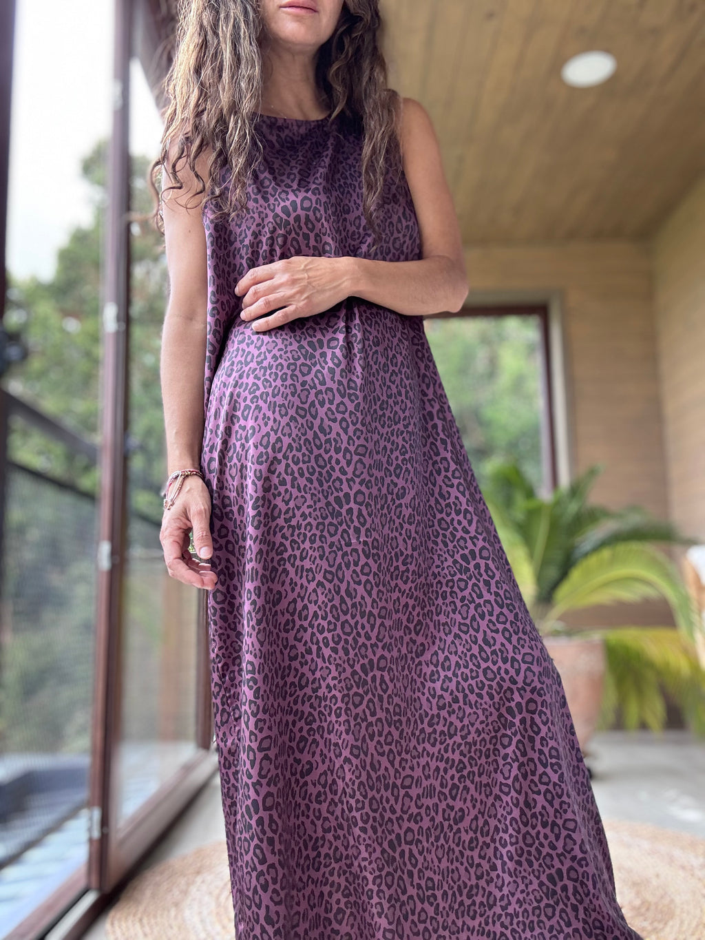 Vestido satén animal print vino