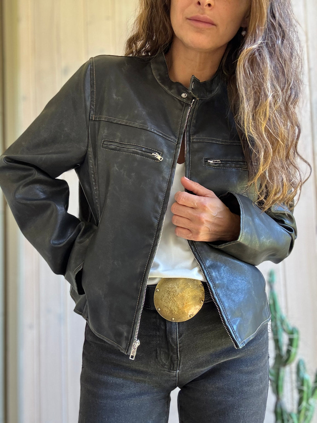 Chaqueta eco cuero cuello mano negro desgastado